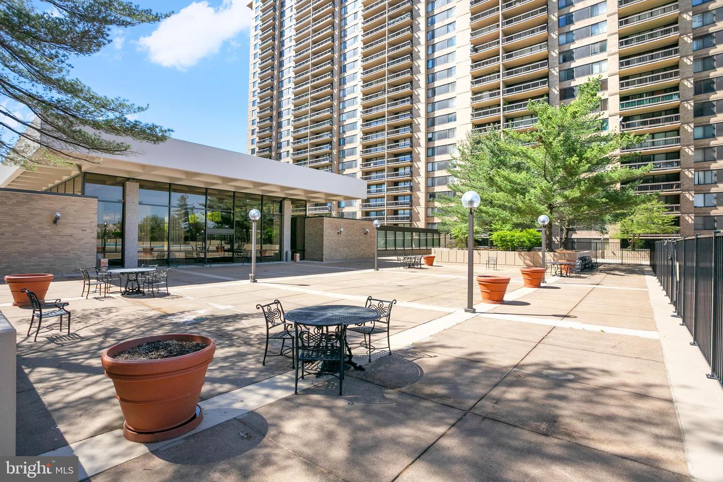 3701 S GEORGE MASON DR #2412N, FALLS CHURCH, Virginia 22041, 1 Bedroom Bedrooms, ,1 BathroomBathrooms,Residential,For sale,3701 S GEORGE MASON DR #2412N,VAFX2228432 MLS # VAFX2228432