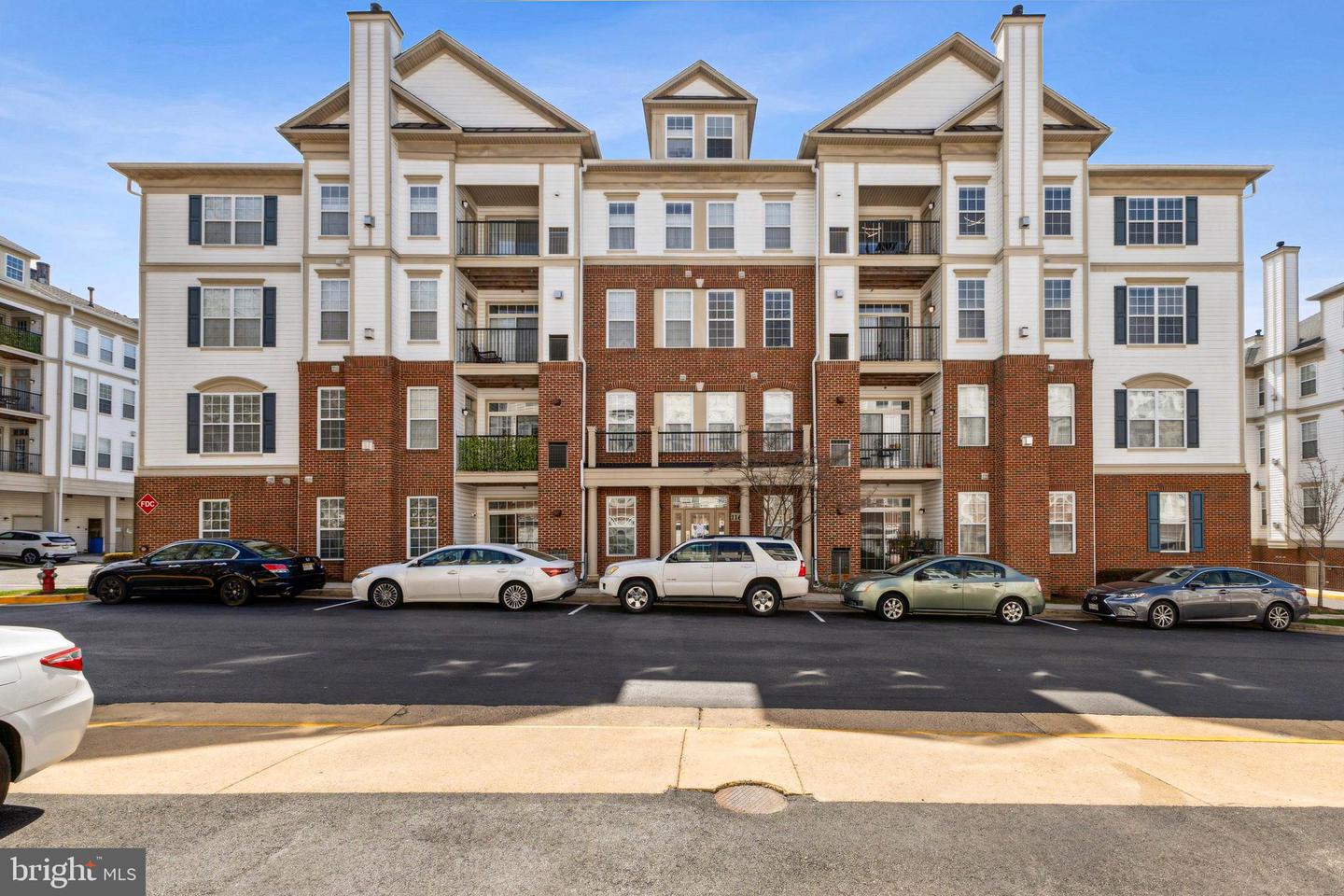 11623 CAVALIER LANDING CT #305, FAIRFAX, Virginia 22030, 2 Bedrooms Bedrooms, ,2 BathroomsBathrooms,Residential,For sale,11623 CAVALIER LANDING CT #305,VAFX2228662 MLS # VAFX2228662