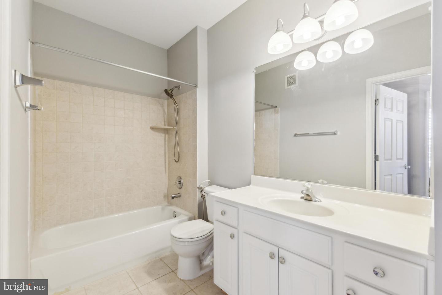 11623 CAVALIER LANDING CT #305, FAIRFAX, Virginia 22030, 2 Bedrooms Bedrooms, ,2 BathroomsBathrooms,Residential,For sale,11623 CAVALIER LANDING CT #305,VAFX2228662 MLS # VAFX2228662