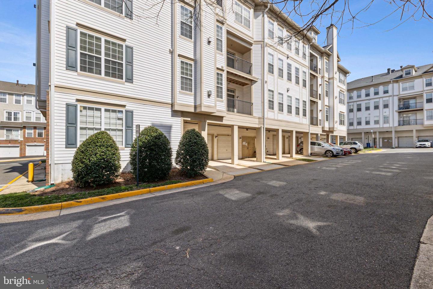 11623 CAVALIER LANDING CT #305, FAIRFAX, Virginia 22030, 2 Bedrooms Bedrooms, ,2 BathroomsBathrooms,Residential,For sale,11623 CAVALIER LANDING CT #305,VAFX2228662 MLS # VAFX2228662