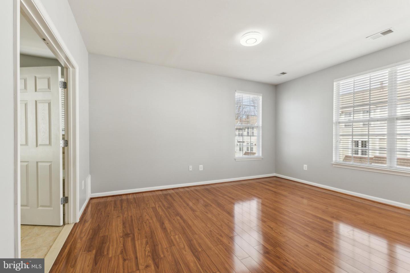 11623 CAVALIER LANDING CT #305, FAIRFAX, Virginia 22030, 2 Bedrooms Bedrooms, ,2 BathroomsBathrooms,Residential,For sale,11623 CAVALIER LANDING CT #305,VAFX2228662 MLS # VAFX2228662