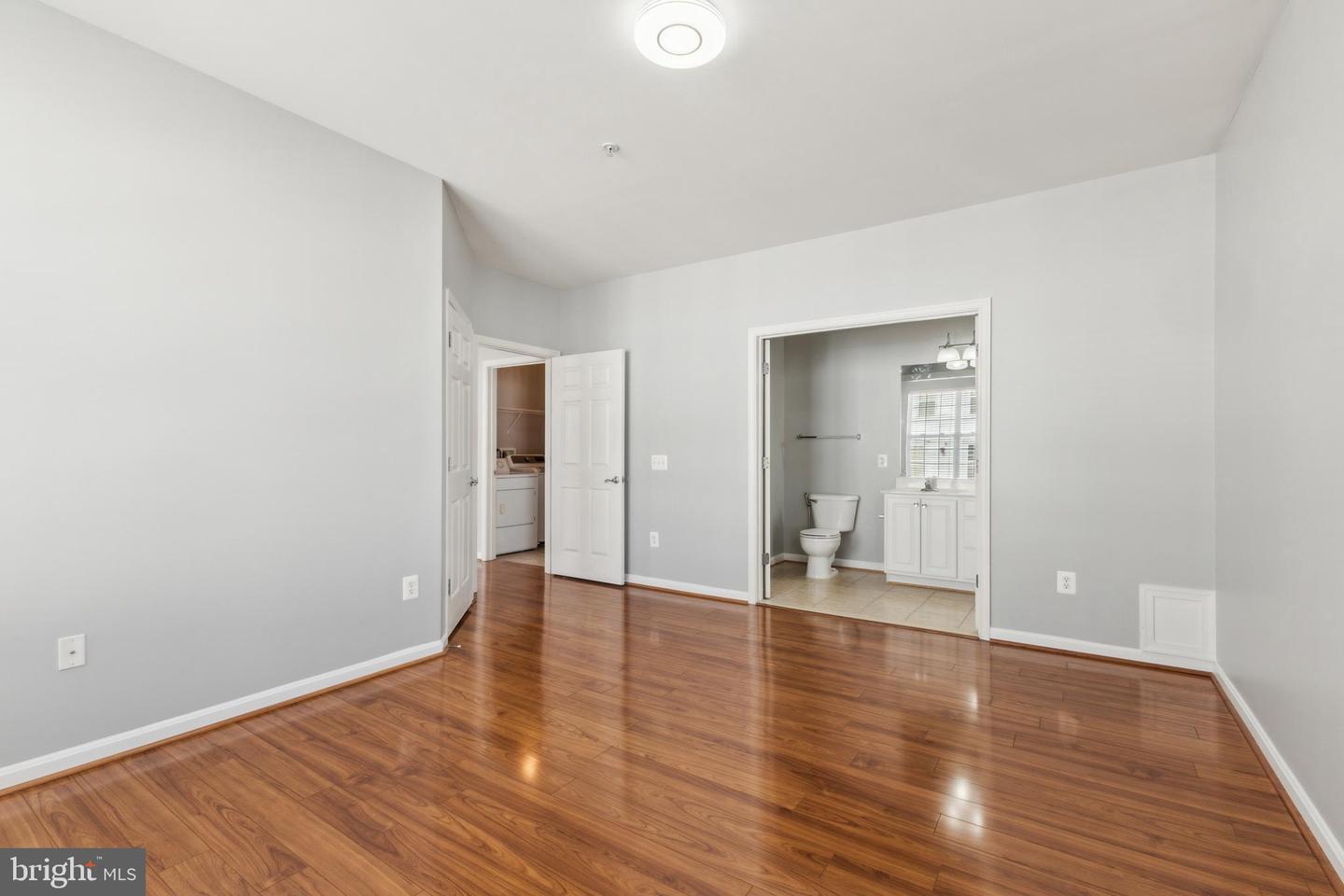 11623 CAVALIER LANDING CT #305, FAIRFAX, Virginia 22030, 2 Bedrooms Bedrooms, ,2 BathroomsBathrooms,Residential,For sale,11623 CAVALIER LANDING CT #305,VAFX2228662 MLS # VAFX2228662