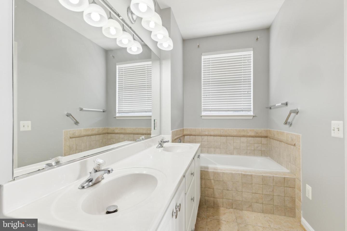11623 CAVALIER LANDING CT #305, FAIRFAX, Virginia 22030, 2 Bedrooms Bedrooms, ,2 BathroomsBathrooms,Residential,For sale,11623 CAVALIER LANDING CT #305,VAFX2228662 MLS # VAFX2228662
