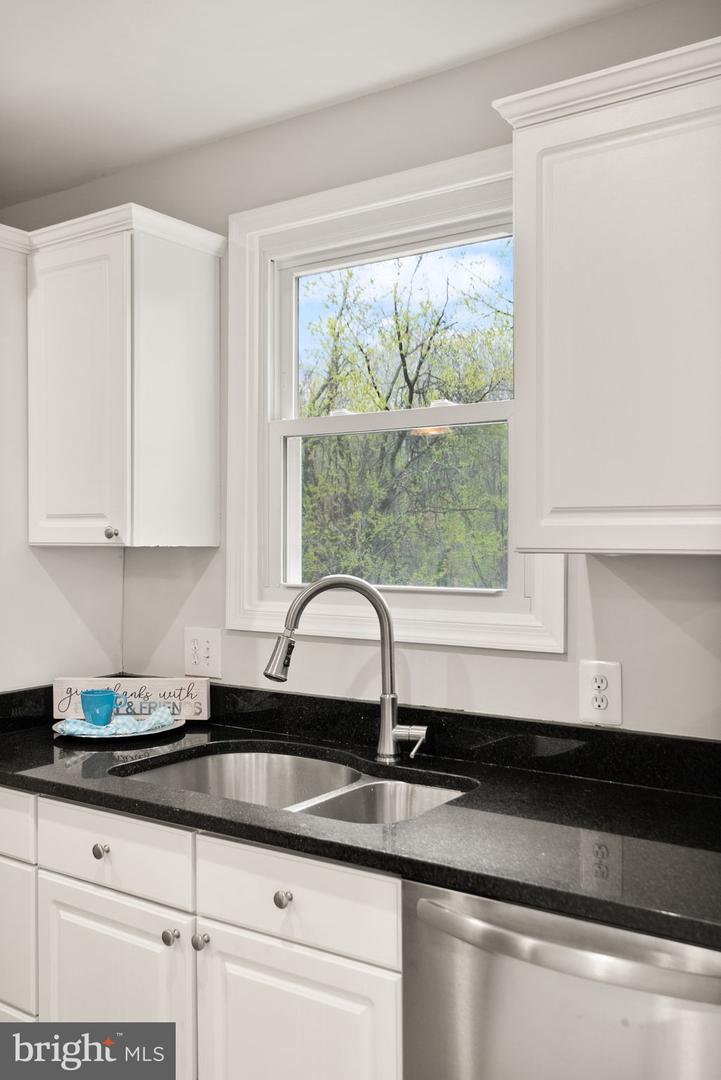 11405 FAIRFAX STATION RD, FAIRFAX STATION, Virginia 22039, 4 Bedrooms Bedrooms, ,3 BathroomsBathrooms,Residential,For sale,11405 FAIRFAX STATION RD,VAFX2229356 MLS # VAFX2229356