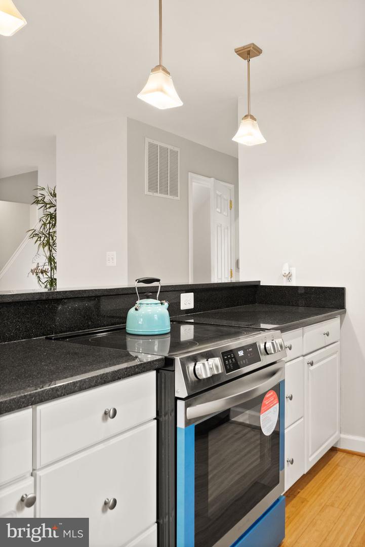 11405 FAIRFAX STATION RD, FAIRFAX STATION, Virginia 22039, 4 Bedrooms Bedrooms, ,3 BathroomsBathrooms,Residential,For sale,11405 FAIRFAX STATION RD,VAFX2229356 MLS # VAFX2229356