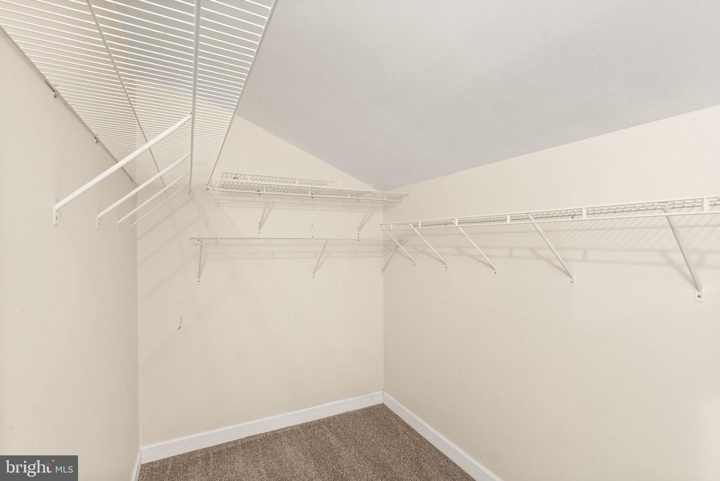11405 FAIRFAX STATION RD, FAIRFAX STATION, Virginia 22039, 4 Bedrooms Bedrooms, ,3 BathroomsBathrooms,Residential,For sale,11405 FAIRFAX STATION RD,VAFX2229356 MLS # VAFX2229356
