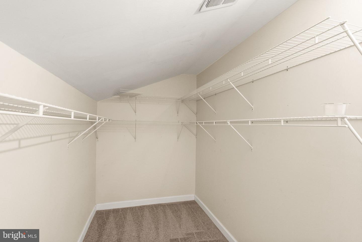 11405 FAIRFAX STATION RD, FAIRFAX STATION, Virginia 22039, 4 Bedrooms Bedrooms, ,3 BathroomsBathrooms,Residential,For sale,11405 FAIRFAX STATION RD,VAFX2229356 MLS # VAFX2229356