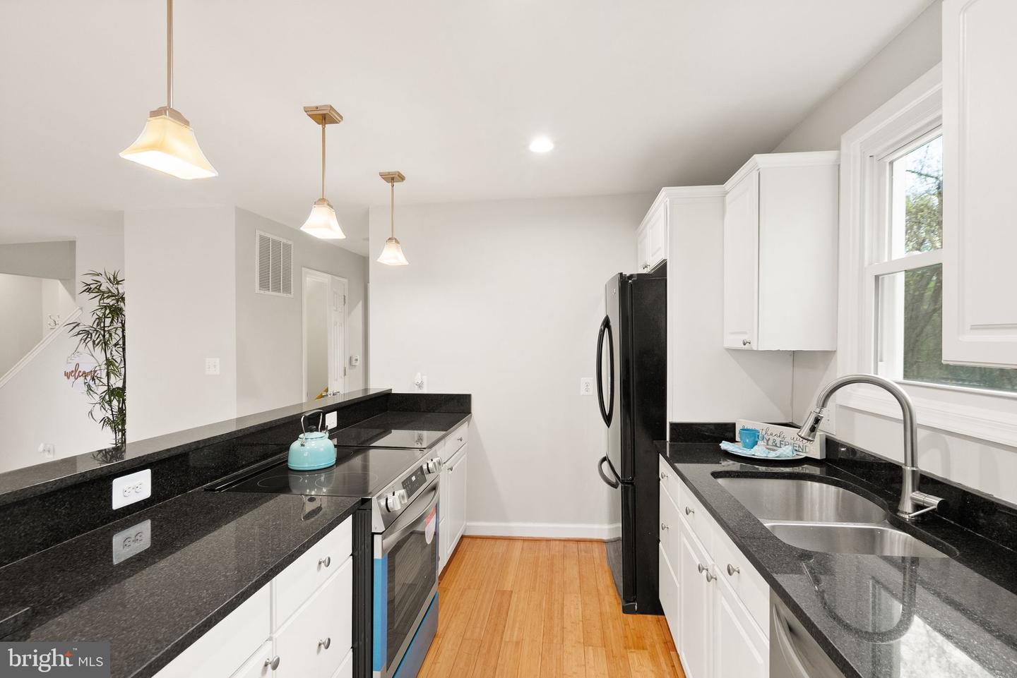 11405 FAIRFAX STATION RD, FAIRFAX STATION, Virginia 22039, 4 Bedrooms Bedrooms, ,3 BathroomsBathrooms,Residential,For sale,11405 FAIRFAX STATION RD,VAFX2229356 MLS # VAFX2229356