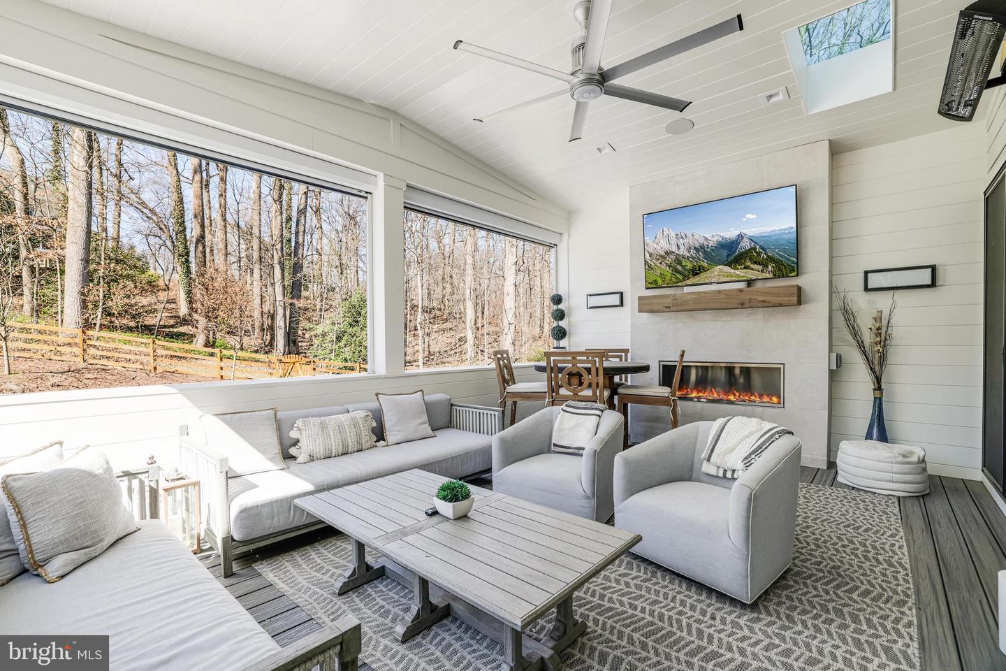 1544 FOREST VILLA LN, MCLEAN, Virginia 22101, 5 Bedrooms Bedrooms, ,5 BathroomsBathrooms,Residential,For sale,1544 FOREST VILLA LN,VAFX2229810 MLS # VAFX2229810