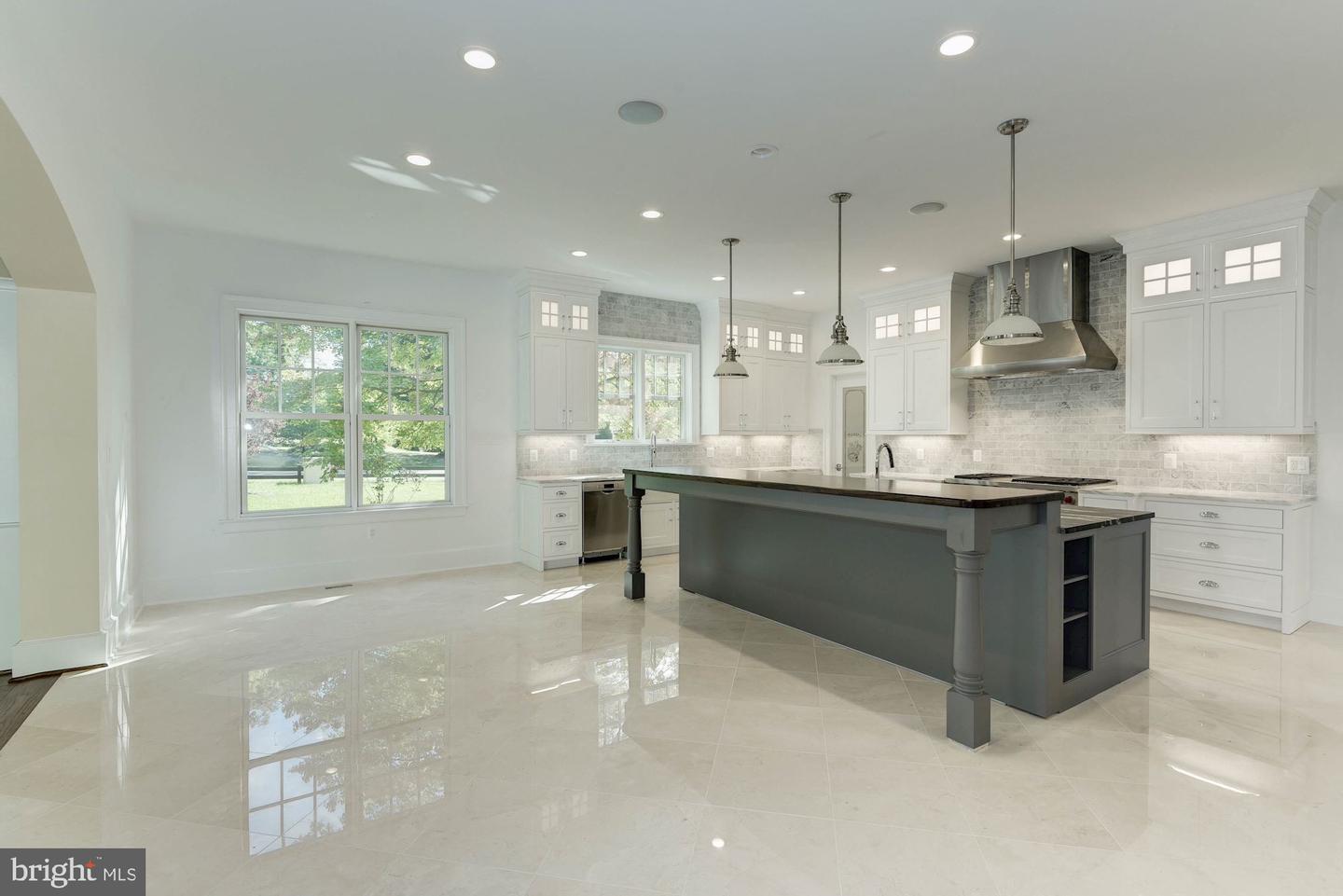3325 BRANDY CT, FALLS CHURCH, Virginia 22042, 6 Bedrooms Bedrooms, ,5 BathroomsBathrooms,Residential,For sale,3325 BRANDY CT,VAFX2230560 MLS # VAFX2230560
