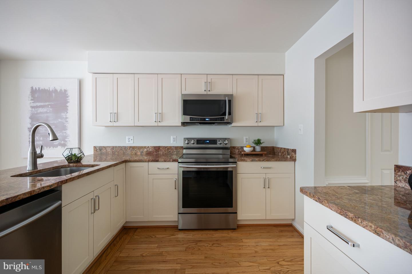 7200 BURTON HILL CT, SPRINGFIELD, Virginia 22152, 3 Bedrooms Bedrooms, ,3 BathroomsBathrooms,Residential,For sale,7200 BURTON HILL CT,VAFX2232348 MLS # VAFX2232348