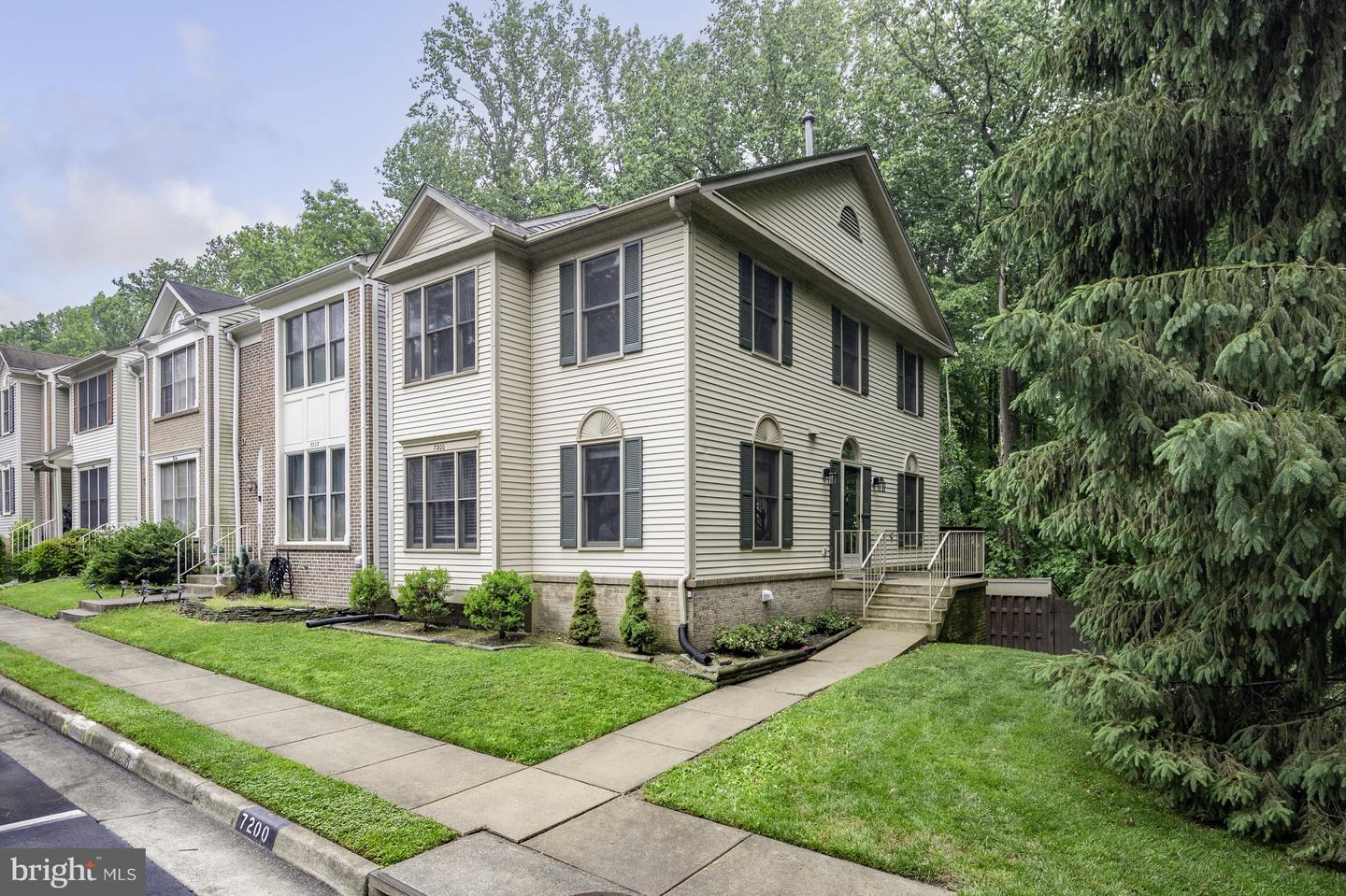 7200 BURTON HILL CT, SPRINGFIELD, Virginia 22152, 3 Bedrooms Bedrooms, ,3 BathroomsBathrooms,Residential,For sale,7200 BURTON HILL CT,VAFX2232348 MLS # VAFX2232348