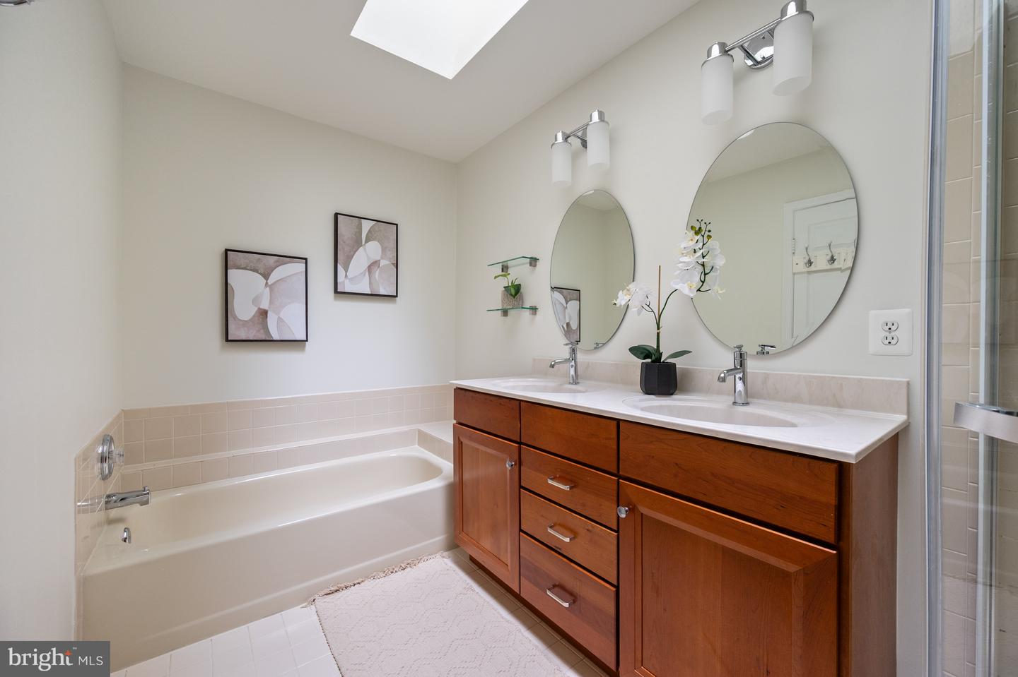 7200 BURTON HILL CT, SPRINGFIELD, Virginia 22152, 3 Bedrooms Bedrooms, ,3 BathroomsBathrooms,Residential,For sale,7200 BURTON HILL CT,VAFX2232348 MLS # VAFX2232348