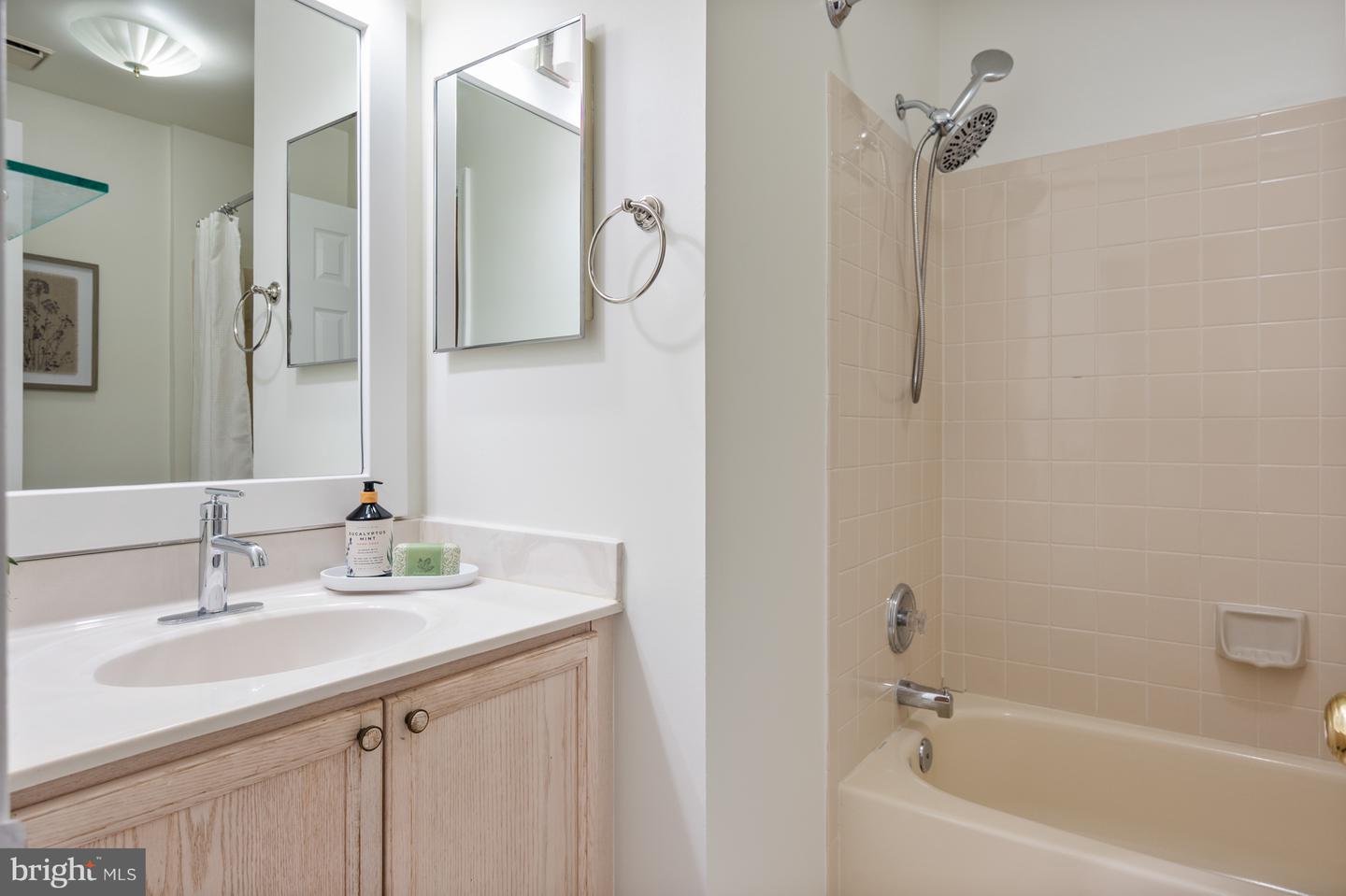 7200 BURTON HILL CT, SPRINGFIELD, Virginia 22152, 3 Bedrooms Bedrooms, ,3 BathroomsBathrooms,Residential,For sale,7200 BURTON HILL CT,VAFX2232348 MLS # VAFX2232348