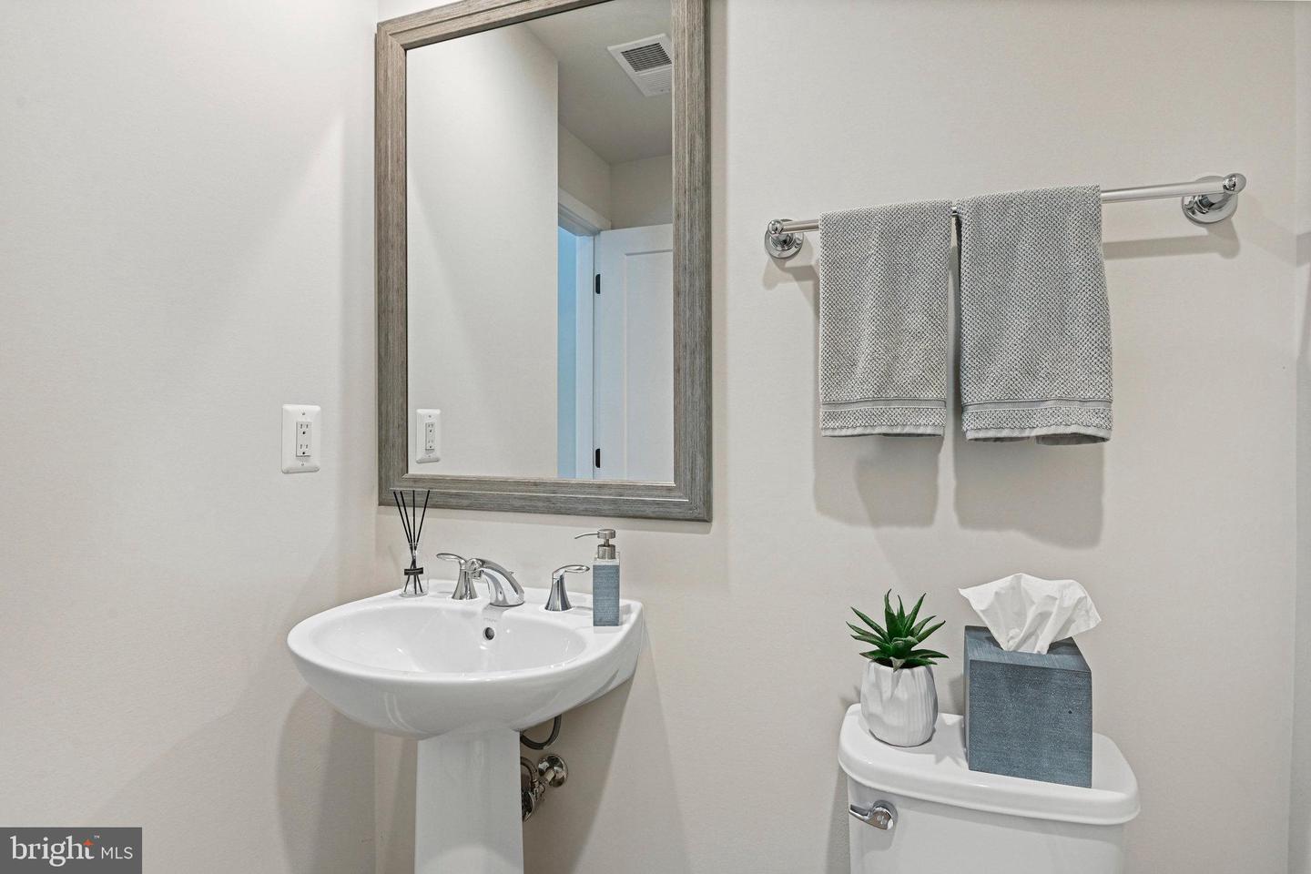 11748 SUNRISE VALLEY DR, RESTON, Virginia 20191, 3 Bedrooms Bedrooms, ,3 BathroomsBathrooms,Residential,For sale,11748 SUNRISE VALLEY DR,VAFX2232428 MLS # VAFX2232428