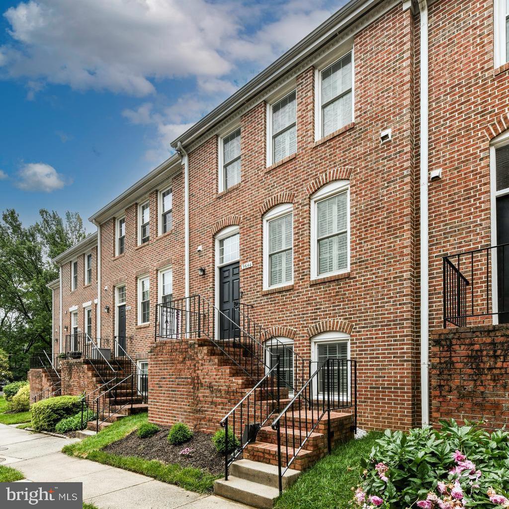 9644 SUTTON GREEN CT, VIENNA, Virginia 22181, 3 Bedrooms Bedrooms, ,3 BathroomsBathrooms,Residential,For sale,9644 SUTTON GREEN CT,VAFX2233956 MLS # VAFX2233956
