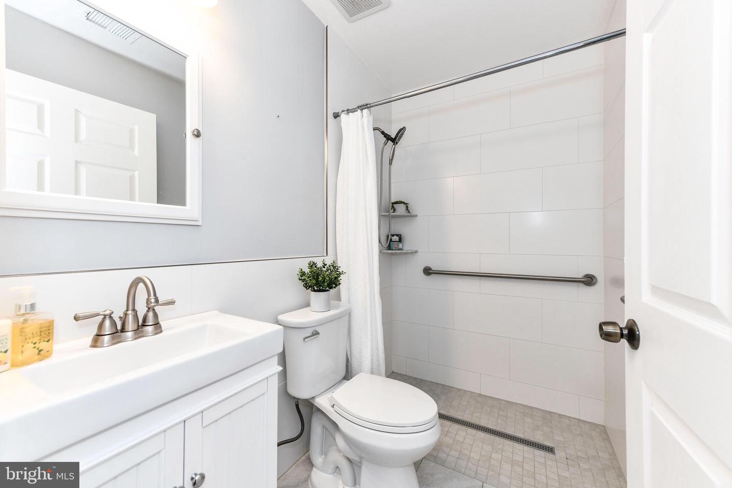 9644 SUTTON GREEN CT, VIENNA, Virginia 22181, 3 Bedrooms Bedrooms, ,3 BathroomsBathrooms,Residential,For sale,9644 SUTTON GREEN CT,VAFX2233956 MLS # VAFX2233956