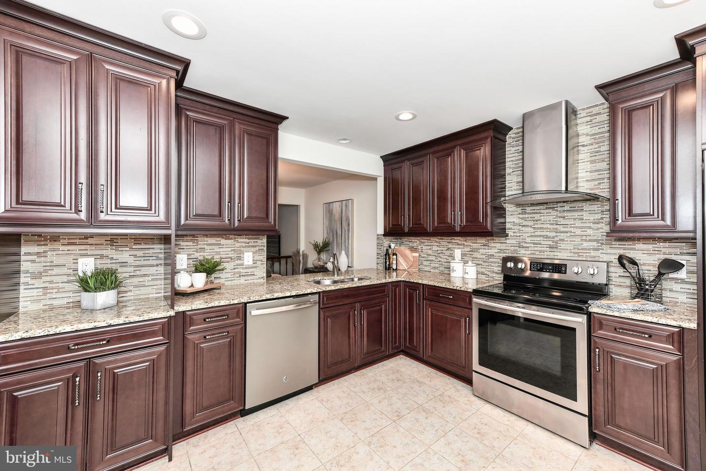 9644 SUTTON GREEN CT, VIENNA, Virginia 22181, 3 Bedrooms Bedrooms, ,3 BathroomsBathrooms,Residential,For sale,9644 SUTTON GREEN CT,VAFX2233956 MLS # VAFX2233956