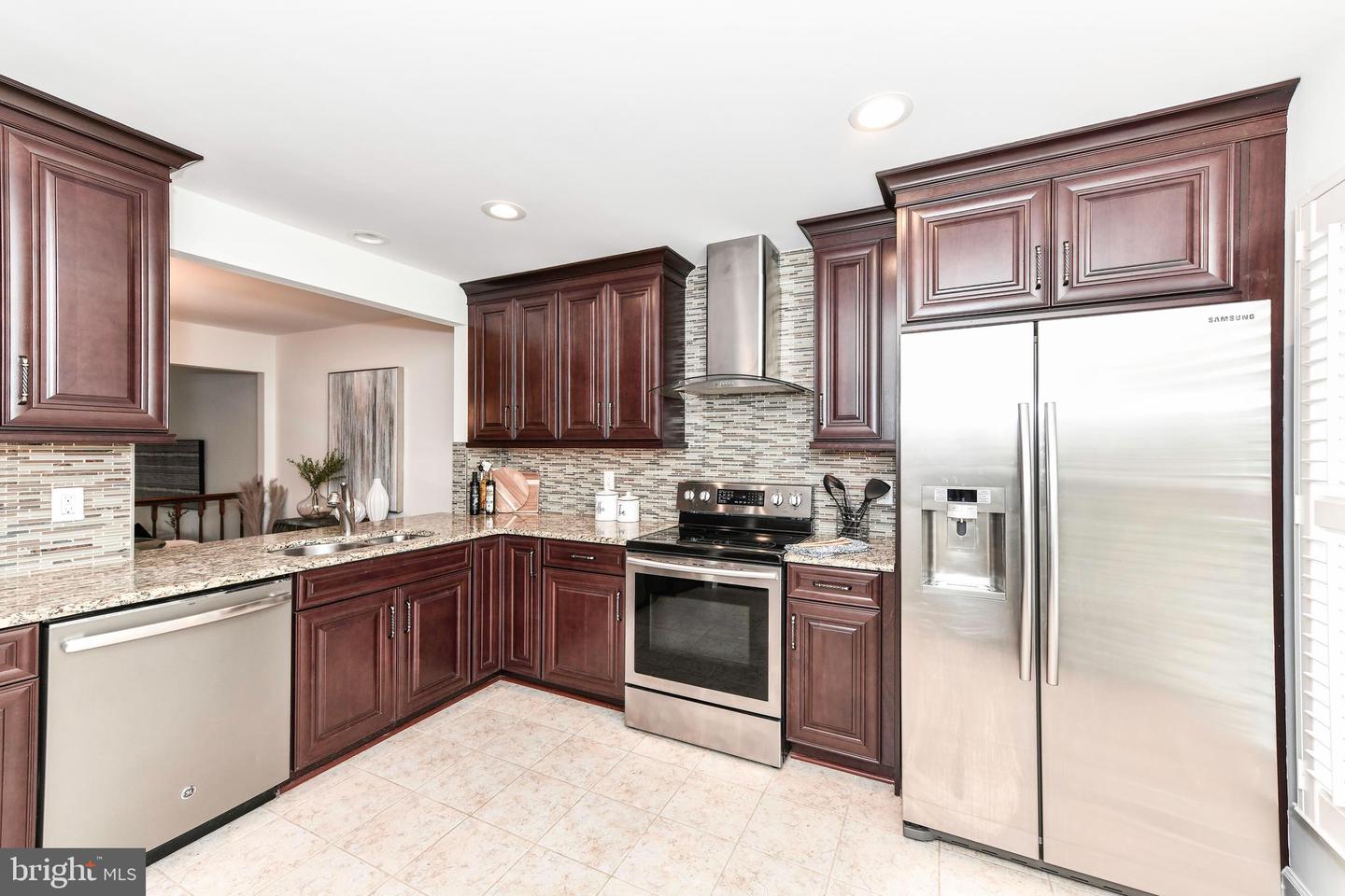 9644 SUTTON GREEN CT, VIENNA, Virginia 22181, 3 Bedrooms Bedrooms, ,3 BathroomsBathrooms,Residential,For sale,9644 SUTTON GREEN CT,VAFX2233956 MLS # VAFX2233956