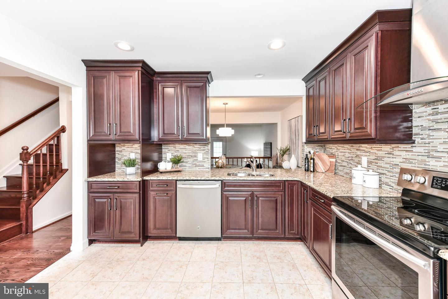 9644 SUTTON GREEN CT, VIENNA, Virginia 22181, 3 Bedrooms Bedrooms, ,3 BathroomsBathrooms,Residential,For sale,9644 SUTTON GREEN CT,VAFX2233956 MLS # VAFX2233956