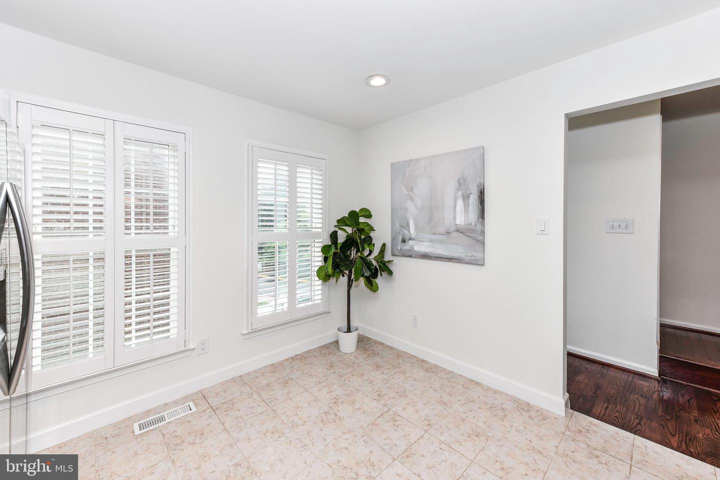 9644 SUTTON GREEN CT, VIENNA, Virginia 22181, 3 Bedrooms Bedrooms, ,3 BathroomsBathrooms,Residential,For sale,9644 SUTTON GREEN CT,VAFX2233956 MLS # VAFX2233956