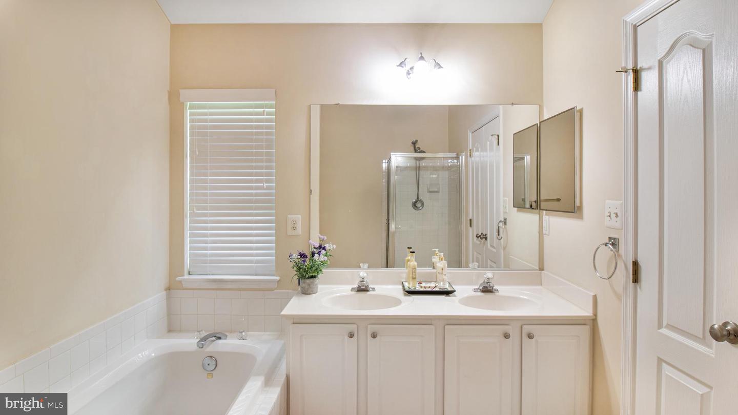 2080 CAPSTONE CIR, HERNDON, Virginia 20170, 3 Bedrooms Bedrooms, ,2 BathroomsBathrooms,Residential,For sale,2080 CAPSTONE CIR,VAFX2234546 MLS # VAFX2234546