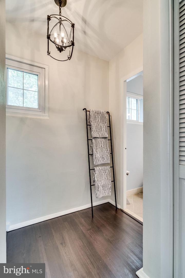 1608 PRESTON RD, ALEXANDRIA, Virginia 22302, 2 Bedrooms Bedrooms, ,1 BathroomBathrooms,Residential,For sale,1608 PRESTON RD,VAAX2044328 MLS # VAAX2044328