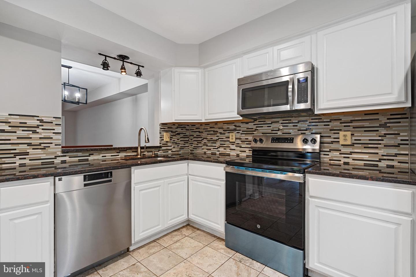 8498 LAUREL OAK DR, SPRINGFIELD, Virginia 22153, 3 Bedrooms Bedrooms, ,3 BathroomsBathrooms,Residential,For sale,8498 LAUREL OAK DR,VAFX2235428 MLS # VAFX2235428