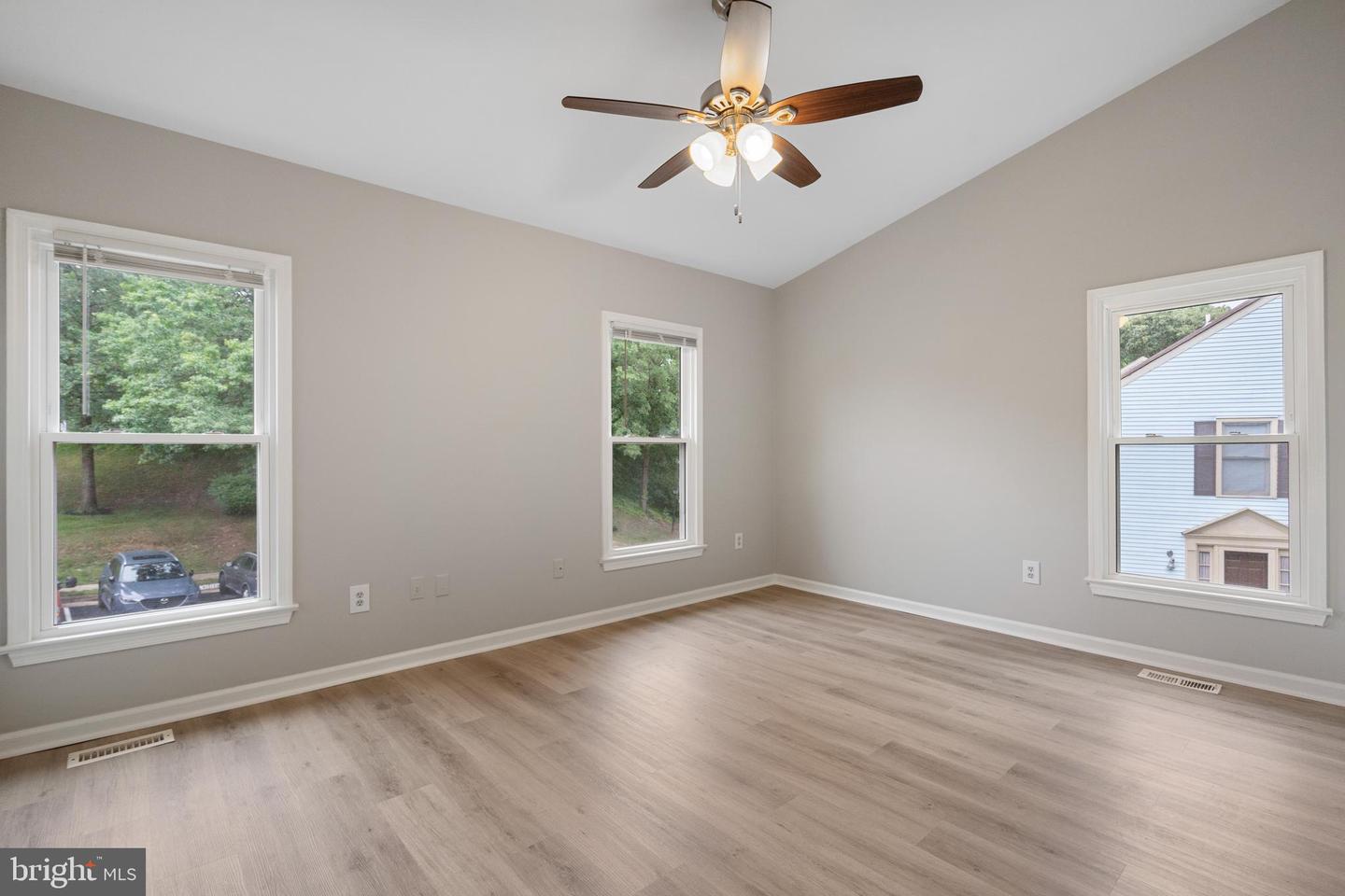 8498 LAUREL OAK DR, SPRINGFIELD, Virginia 22153, 3 Bedrooms Bedrooms, ,3 BathroomsBathrooms,Residential,For sale,8498 LAUREL OAK DR,VAFX2235428 MLS # VAFX2235428