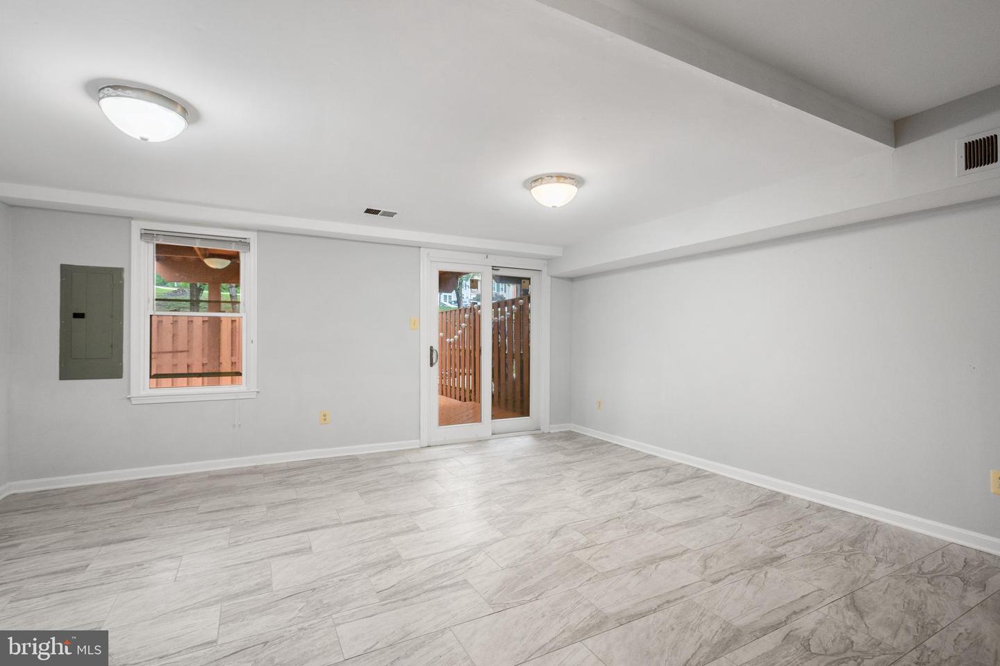 8498 LAUREL OAK DR, SPRINGFIELD, Virginia 22153, 3 Bedrooms Bedrooms, ,3 BathroomsBathrooms,Residential,For sale,8498 LAUREL OAK DR,VAFX2235428 MLS # VAFX2235428