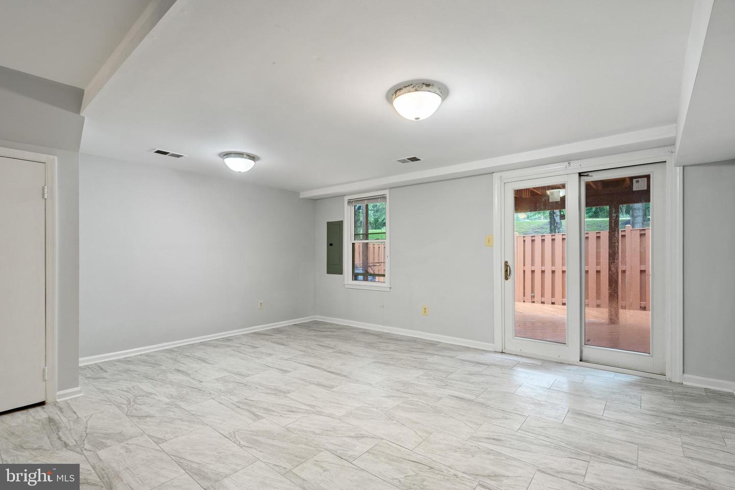 8498 LAUREL OAK DR, SPRINGFIELD, Virginia 22153, 3 Bedrooms Bedrooms, ,3 BathroomsBathrooms,Residential,For sale,8498 LAUREL OAK DR,VAFX2235428 MLS # VAFX2235428