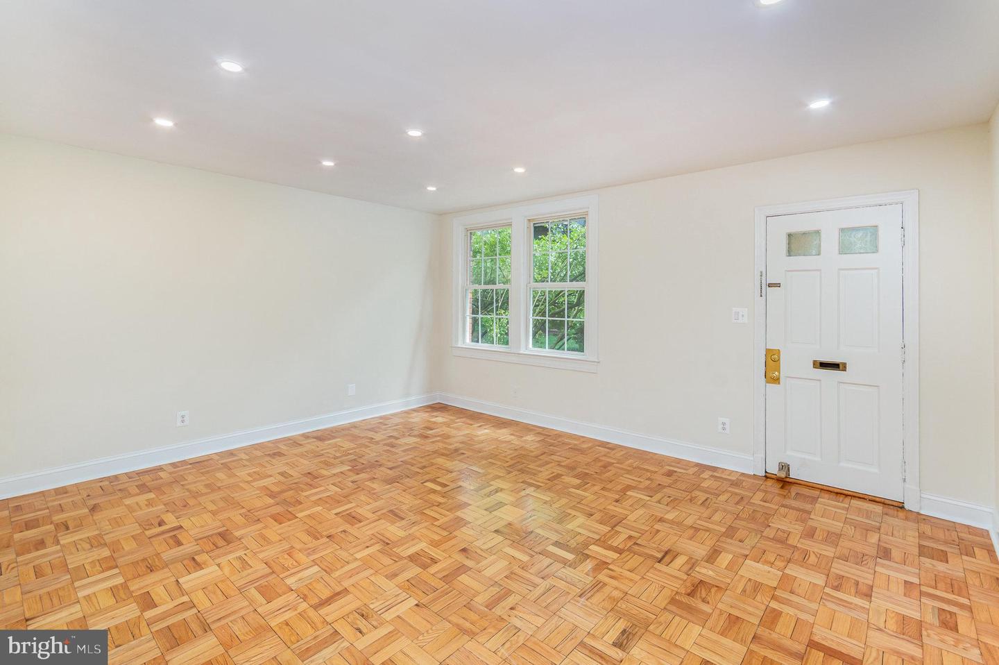 2600 16TH ST S #696, ARLINGTON, Virginia 22204, 2 Bedrooms Bedrooms, ,1 BathroomBathrooms,Residential,For sale,2600 16TH ST S #696,VAAR2056372 MLS # VAAR2056372