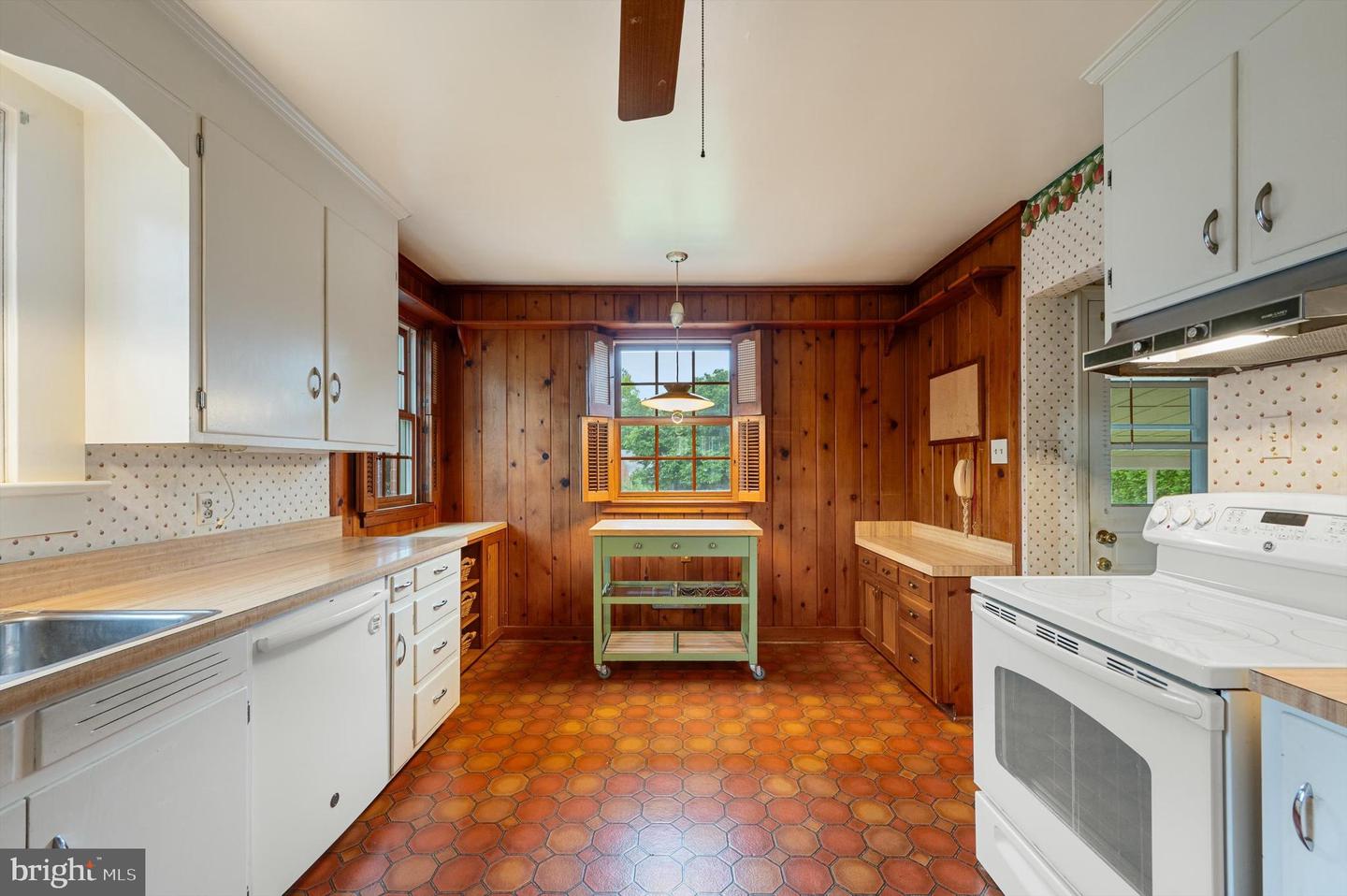 111 MONTAGUE AVE, WINCHESTER, Virginia 22601, 3 Bedrooms Bedrooms, ,1 BathroomBathrooms,Residential,For sale,111 MONTAGUE AVE,VAWI2007586 MLS # VAWI2007586