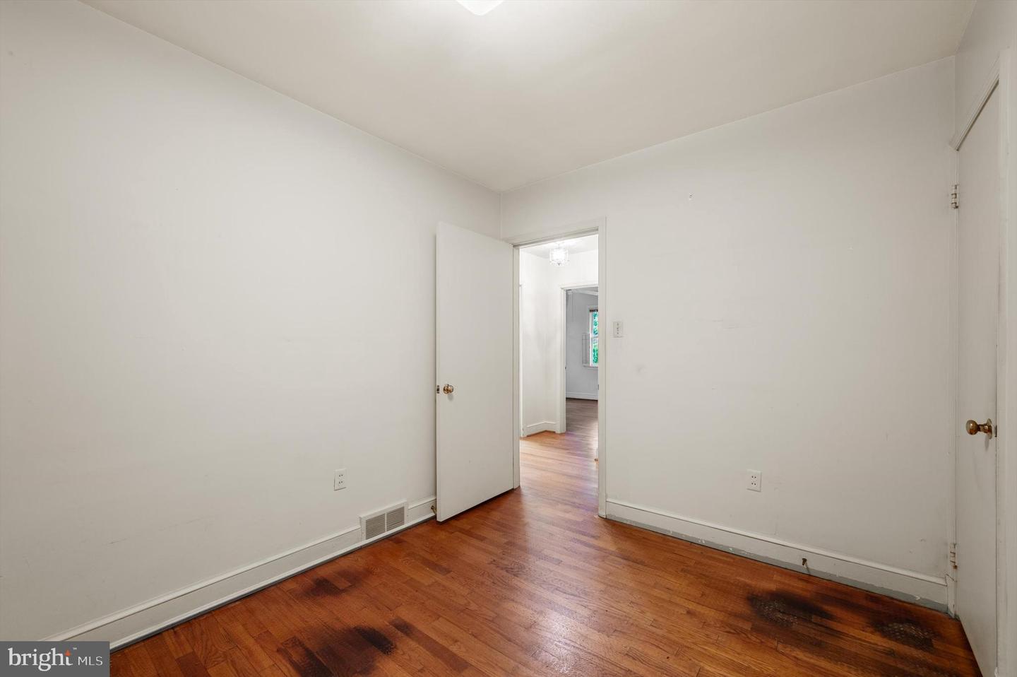 111 MONTAGUE AVE, WINCHESTER, Virginia 22601, 3 Bedrooms Bedrooms, ,1 BathroomBathrooms,Residential,For sale,111 MONTAGUE AVE,VAWI2007586 MLS # VAWI2007586