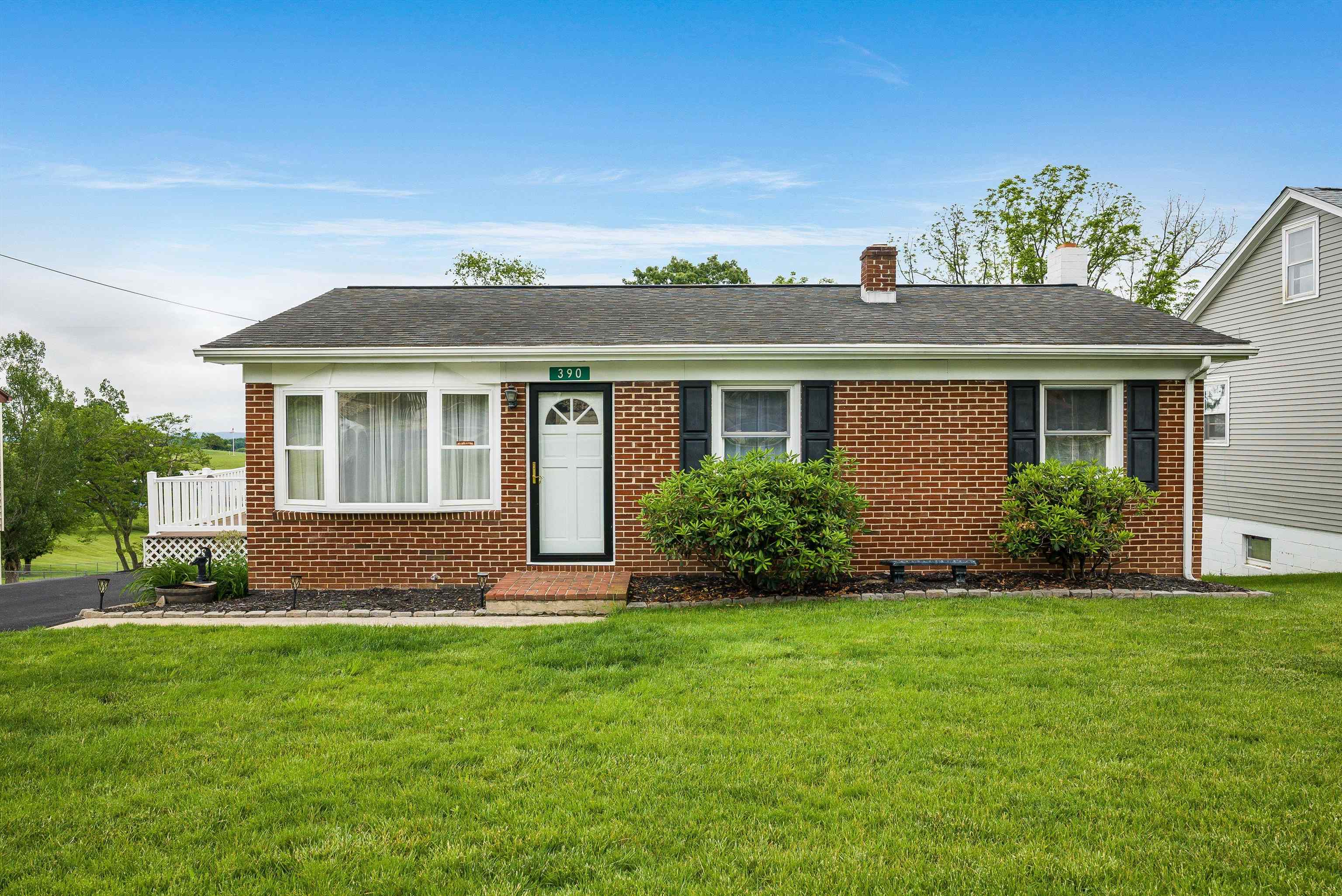 390 FRONTIER DR, STAUNTON, Virginia 24401, 3 Bedrooms Bedrooms, ,1 BathroomBathrooms,Residential,390 FRONTIER DR,664888 MLS # 664888