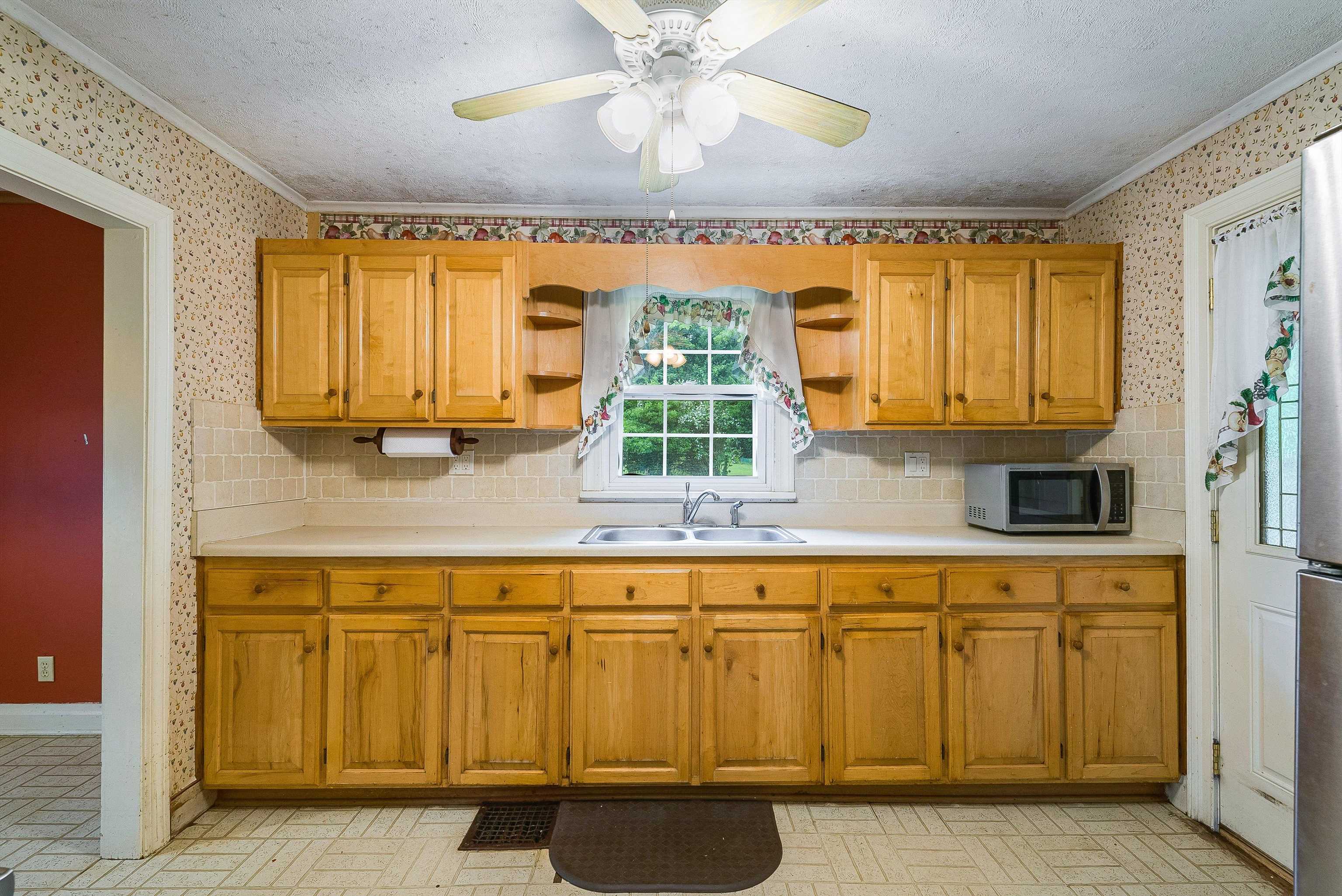 2156 LYNDHURST RD, WAYNESBORO, Virginia 22980, 3 Bedrooms Bedrooms, ,1 BathroomBathrooms,Residential,2156 LYNDHURST RD,664895 MLS # 664895
