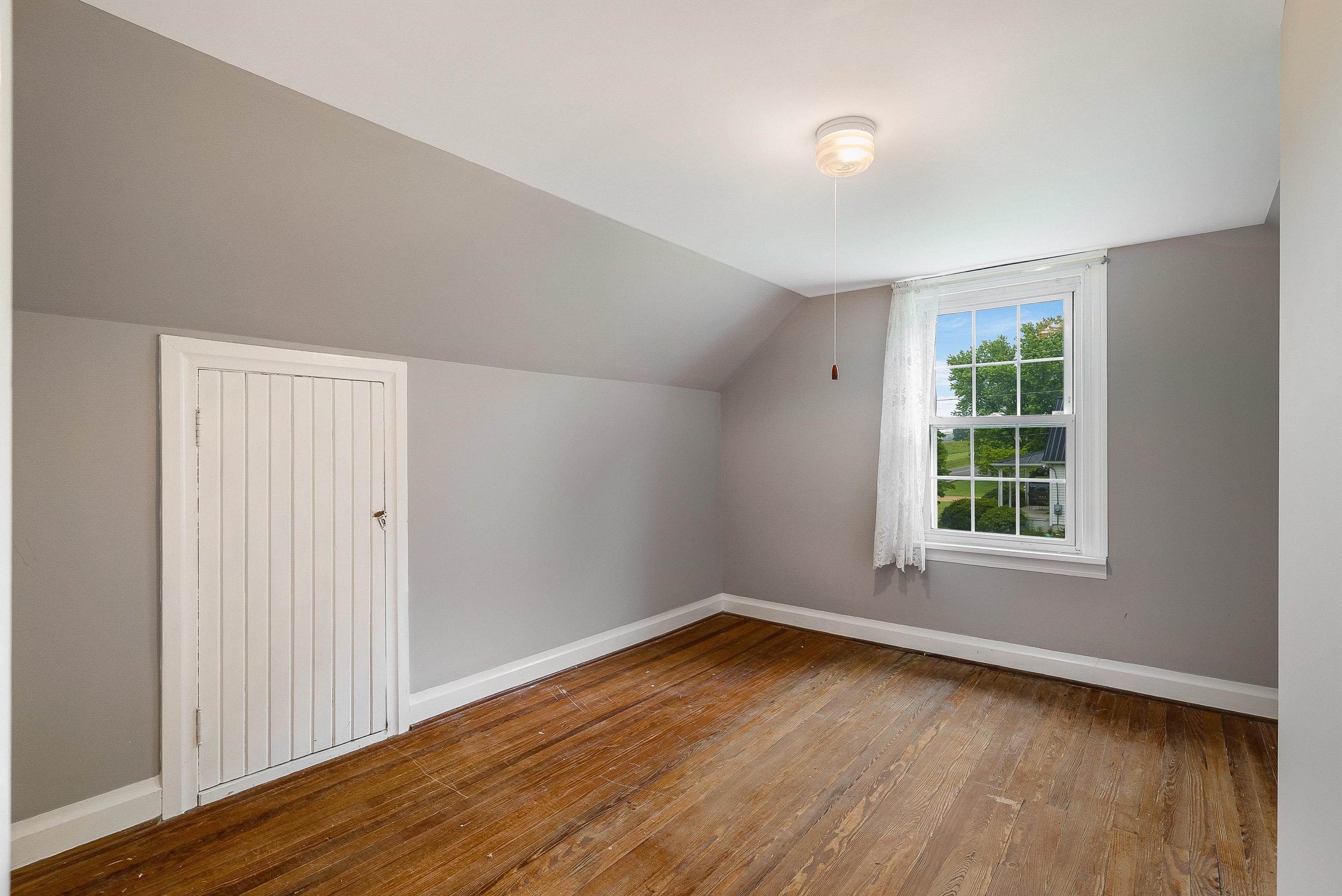 2156 LYNDHURST RD, WAYNESBORO, Virginia 22980, 3 Bedrooms Bedrooms, ,1 BathroomBathrooms,Residential,2156 LYNDHURST RD,664895 MLS # 664895