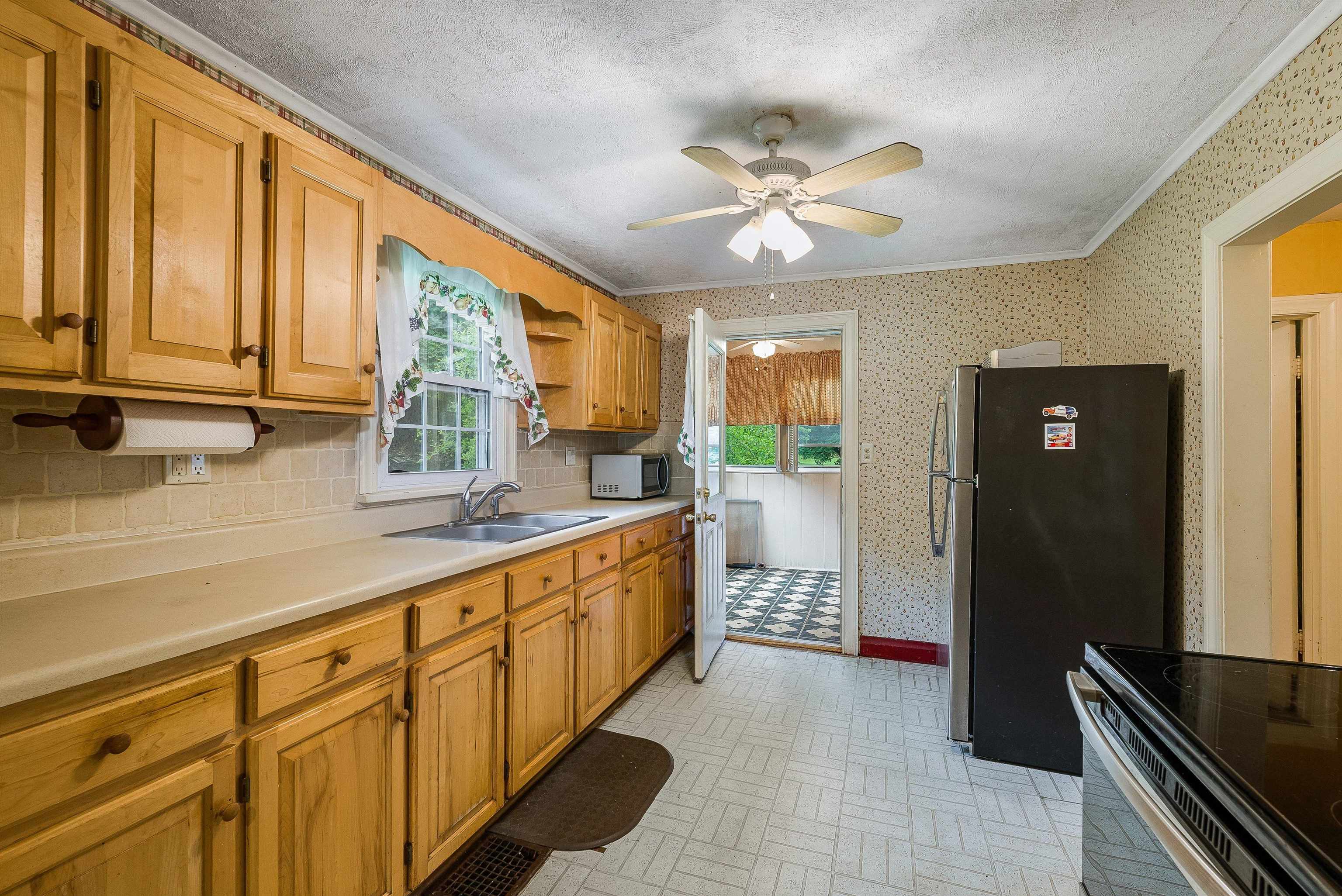 2156 LYNDHURST RD, WAYNESBORO, Virginia 22980, 3 Bedrooms Bedrooms, ,1 BathroomBathrooms,Residential,2156 LYNDHURST RD,664895 MLS # 664895