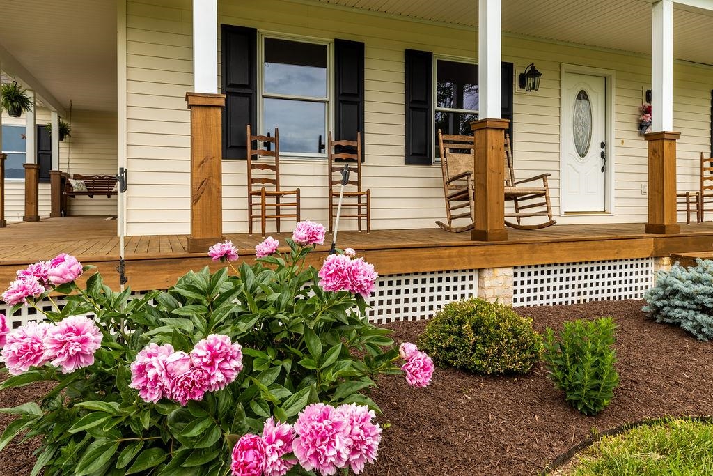 3008 SPRING HILL RD, STAUNTON, Virginia 24401, 4 Bedrooms Bedrooms, ,2 BathroomsBathrooms,Residential,3008 SPRING HILL RD,664900 MLS # 664900