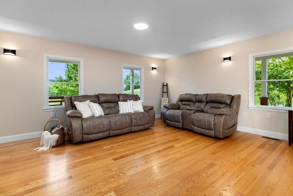 3008 SPRING HILL RD, STAUNTON, Virginia 24401, 4 Bedrooms Bedrooms, ,2 BathroomsBathrooms,Residential,3008 SPRING HILL RD,664900 MLS # 664900