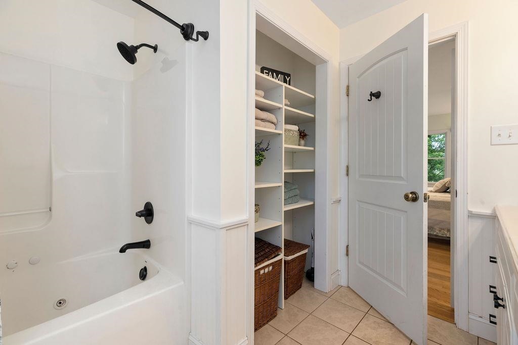 3008 SPRING HILL RD, STAUNTON, Virginia 24401, 4 Bedrooms Bedrooms, ,2 BathroomsBathrooms,Residential,3008 SPRING HILL RD,664900 MLS # 664900