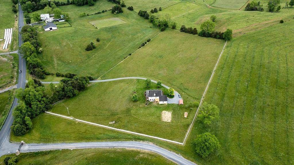3008 SPRING HILL RD, STAUNTON, Virginia 24401, 4 Bedrooms Bedrooms, ,2 BathroomsBathrooms,Residential,3008 SPRING HILL RD,664900 MLS # 664900