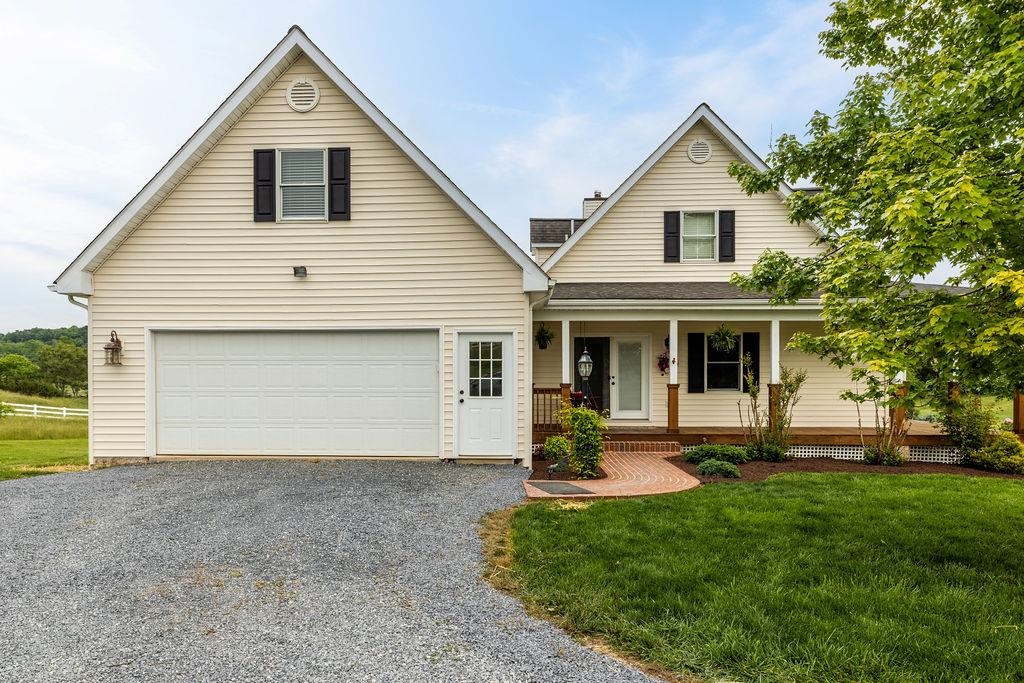 3008 SPRING HILL RD, STAUNTON, Virginia 24401, 4 Bedrooms Bedrooms, ,2 BathroomsBathrooms,Residential,3008 SPRING HILL RD,664900 MLS # 664900