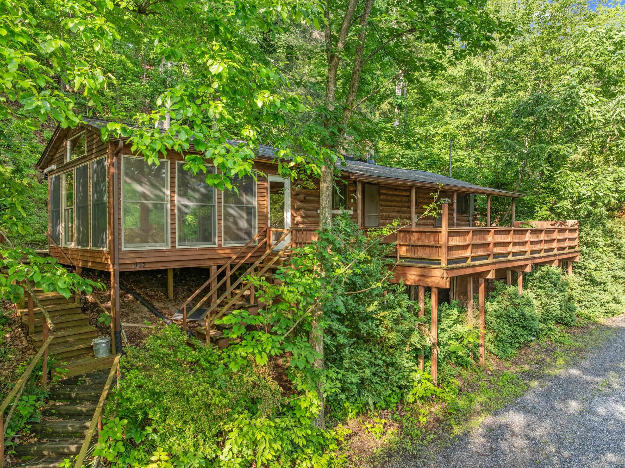 935 RIVER LODGE RD, LURAY, Virginia 22835, 2 Bedrooms Bedrooms, ,1 BathroomBathrooms,Residential,935 RIVER LODGE RD,664901 MLS # 664901