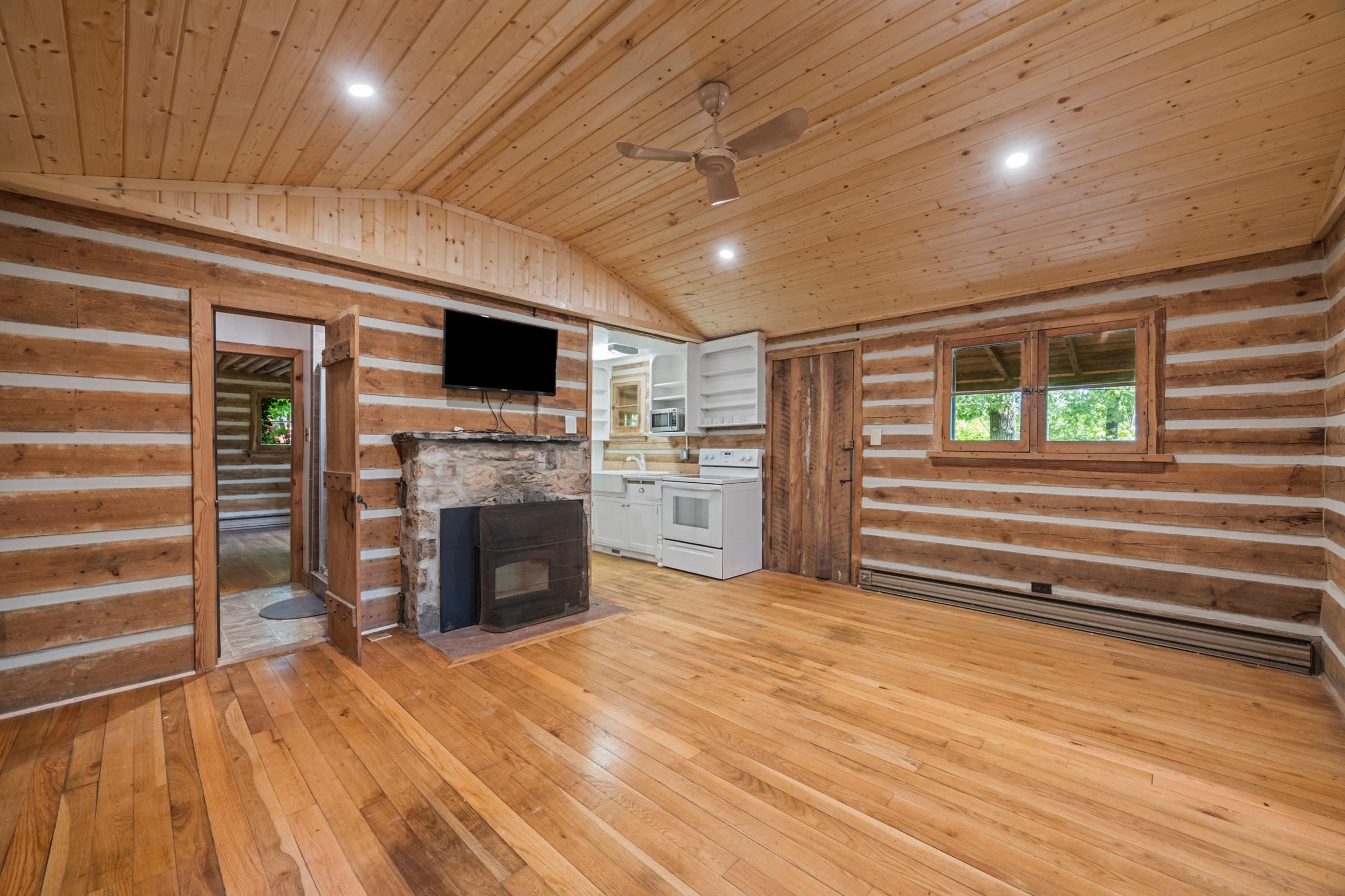 935 RIVER LODGE RD, LURAY, Virginia 22835, 2 Bedrooms Bedrooms, ,1 BathroomBathrooms,Residential,935 RIVER LODGE RD,664901 MLS # 664901