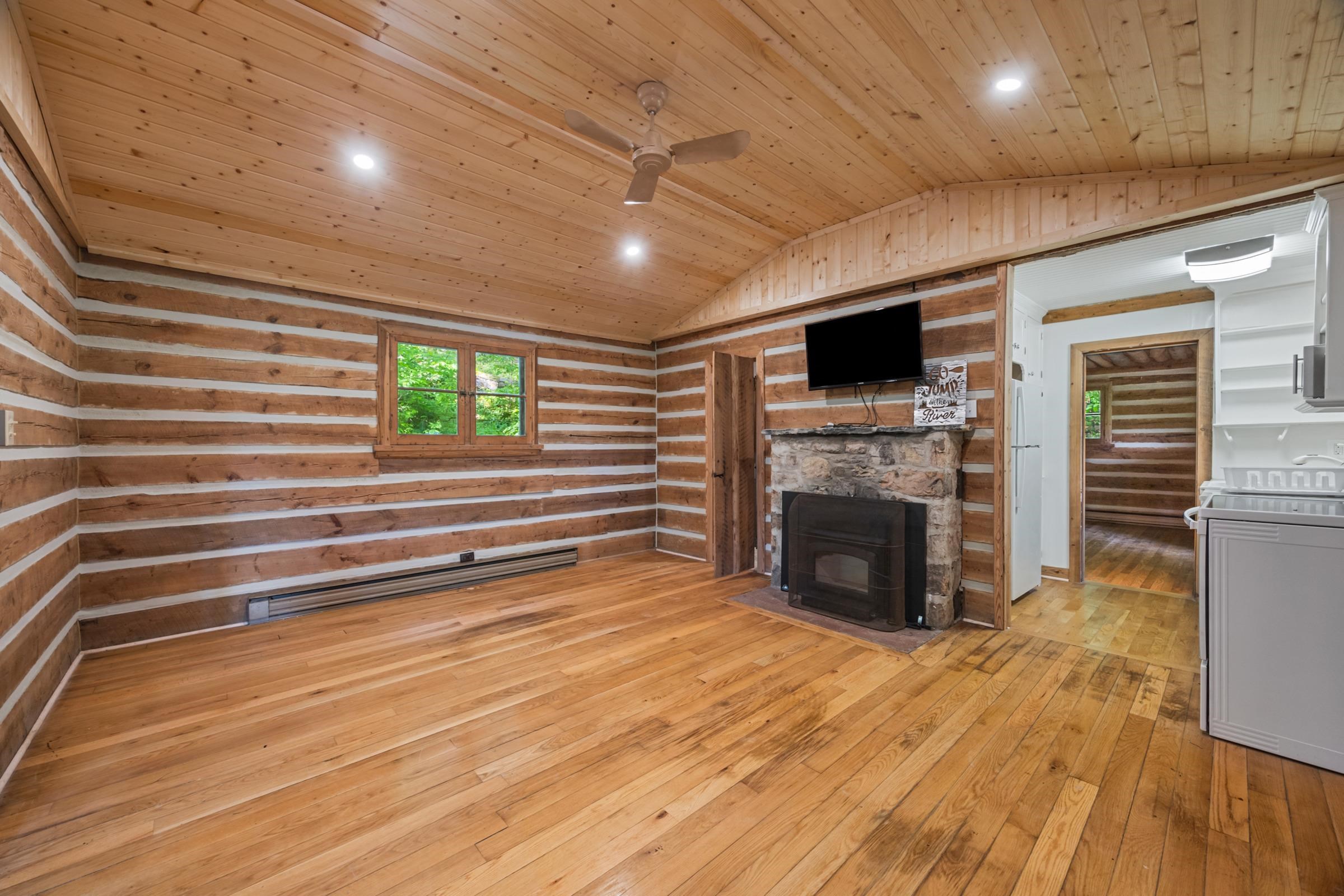 935 RIVER LODGE RD, LURAY, Virginia 22835, 2 Bedrooms Bedrooms, ,1 BathroomBathrooms,Residential,935 RIVER LODGE RD,664901 MLS # 664901
