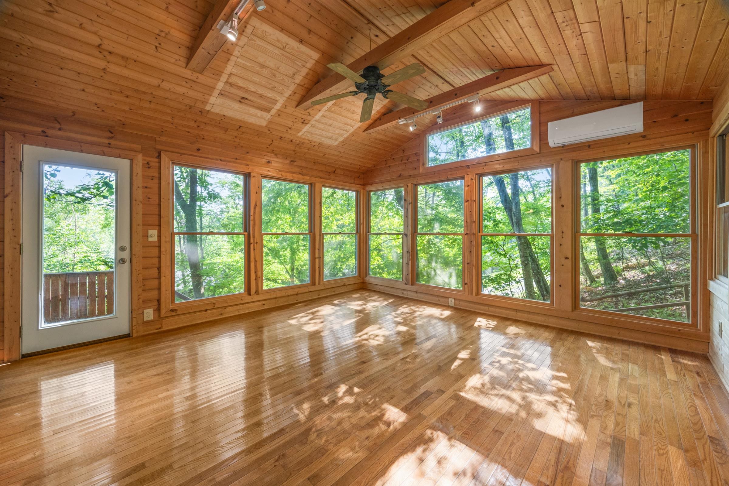 935 RIVER LODGE RD, LURAY, Virginia 22835, 2 Bedrooms Bedrooms, ,1 BathroomBathrooms,Residential,935 RIVER LODGE RD,664901 MLS # 664901