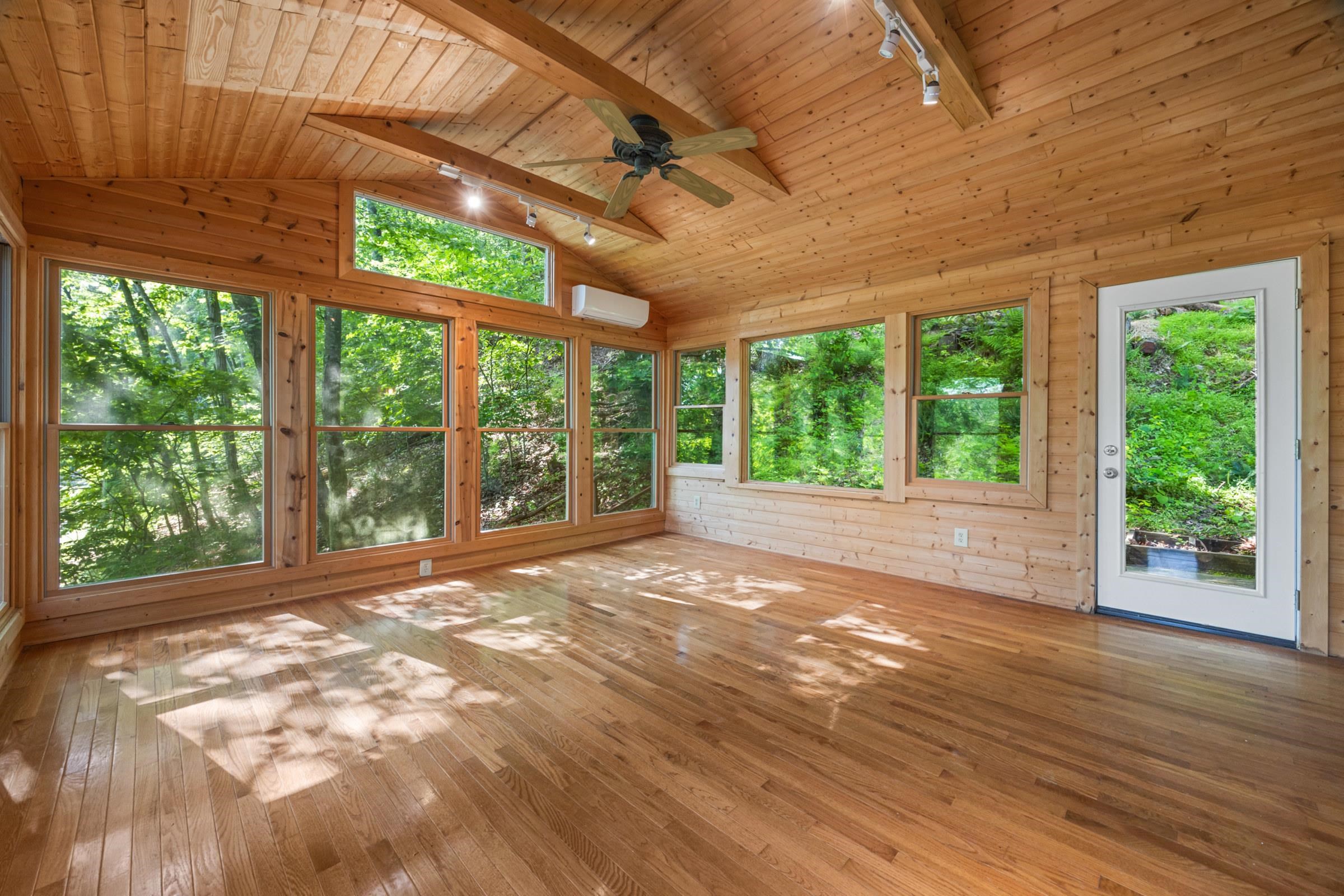 935 RIVER LODGE RD, LURAY, Virginia 22835, 2 Bedrooms Bedrooms, ,1 BathroomBathrooms,Residential,935 RIVER LODGE RD,664901 MLS # 664901