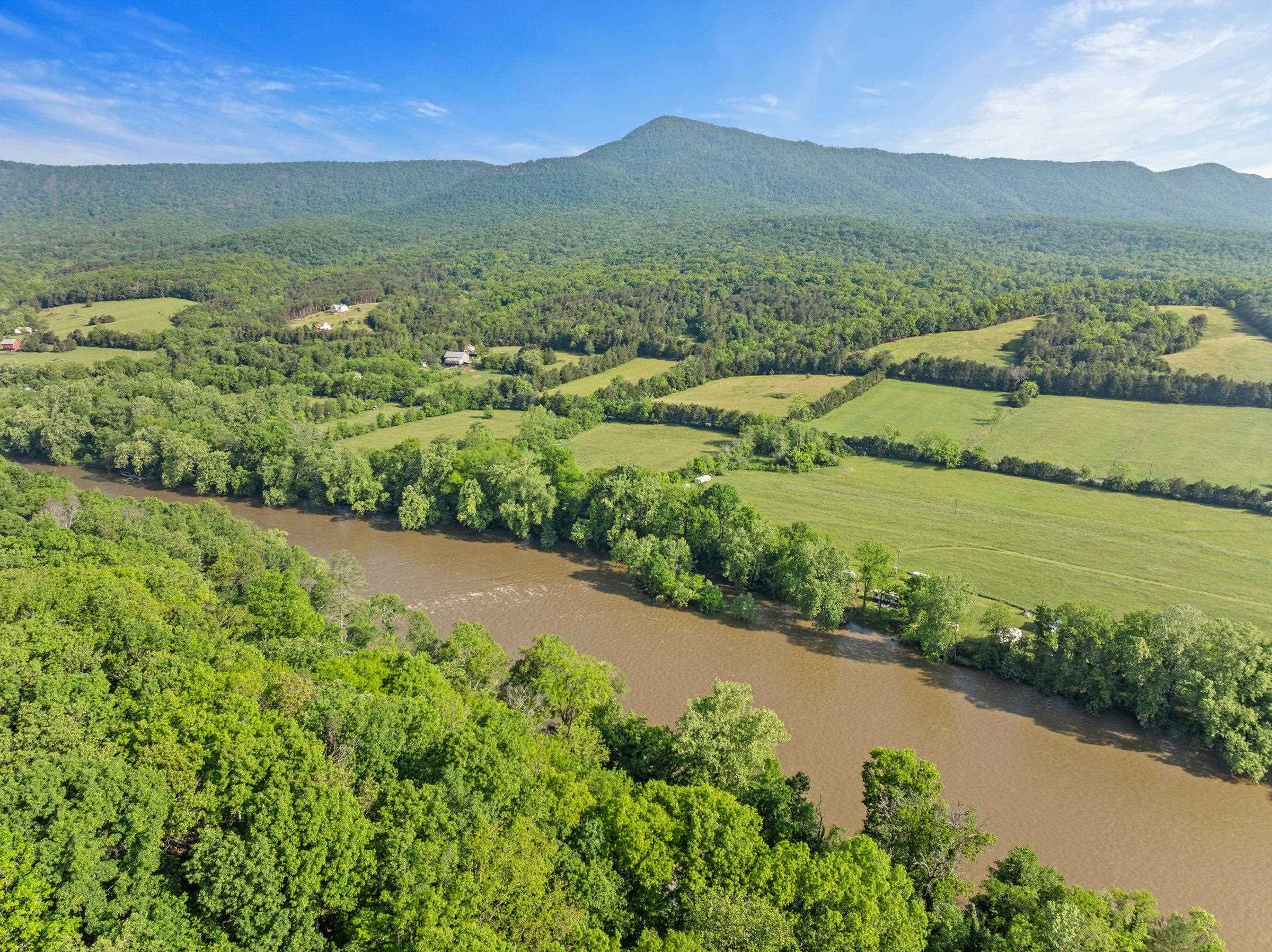 935 RIVER LODGE RD, LURAY, Virginia 22835, 2 Bedrooms Bedrooms, ,1 BathroomBathrooms,Residential,935 RIVER LODGE RD,664901 MLS # 664901