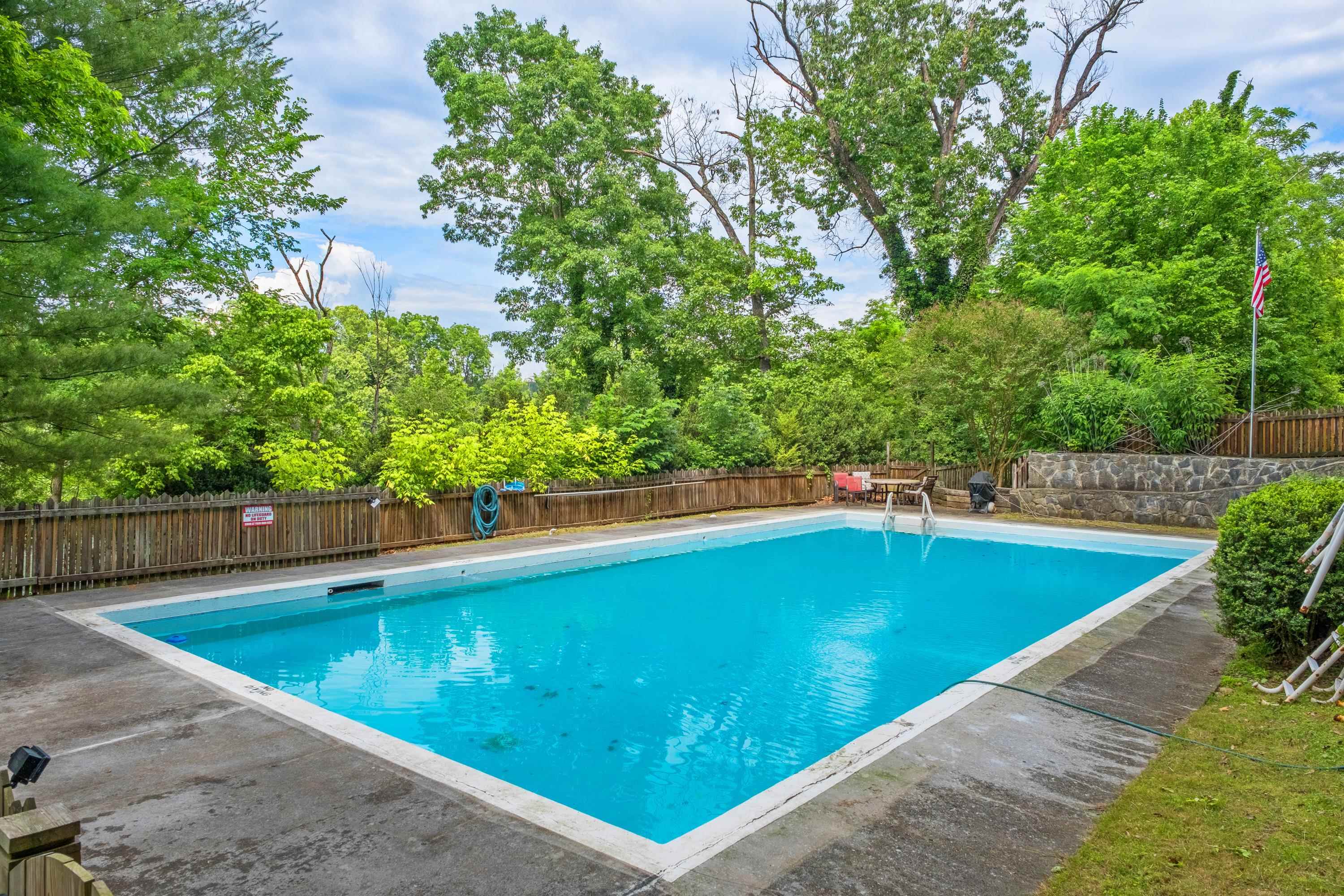 935 RIVER LODGE RD, LURAY, Virginia 22835, 2 Bedrooms Bedrooms, ,1 BathroomBathrooms,Residential,935 RIVER LODGE RD,664901 MLS # 664901